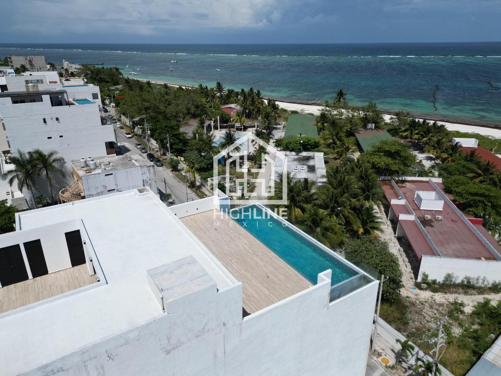 ESTUDIO CON BALCÓN Y VISTA AL MAR. PUERTO MORELOS. ROOFTOP, ALBERCA,RESTAURANTE.