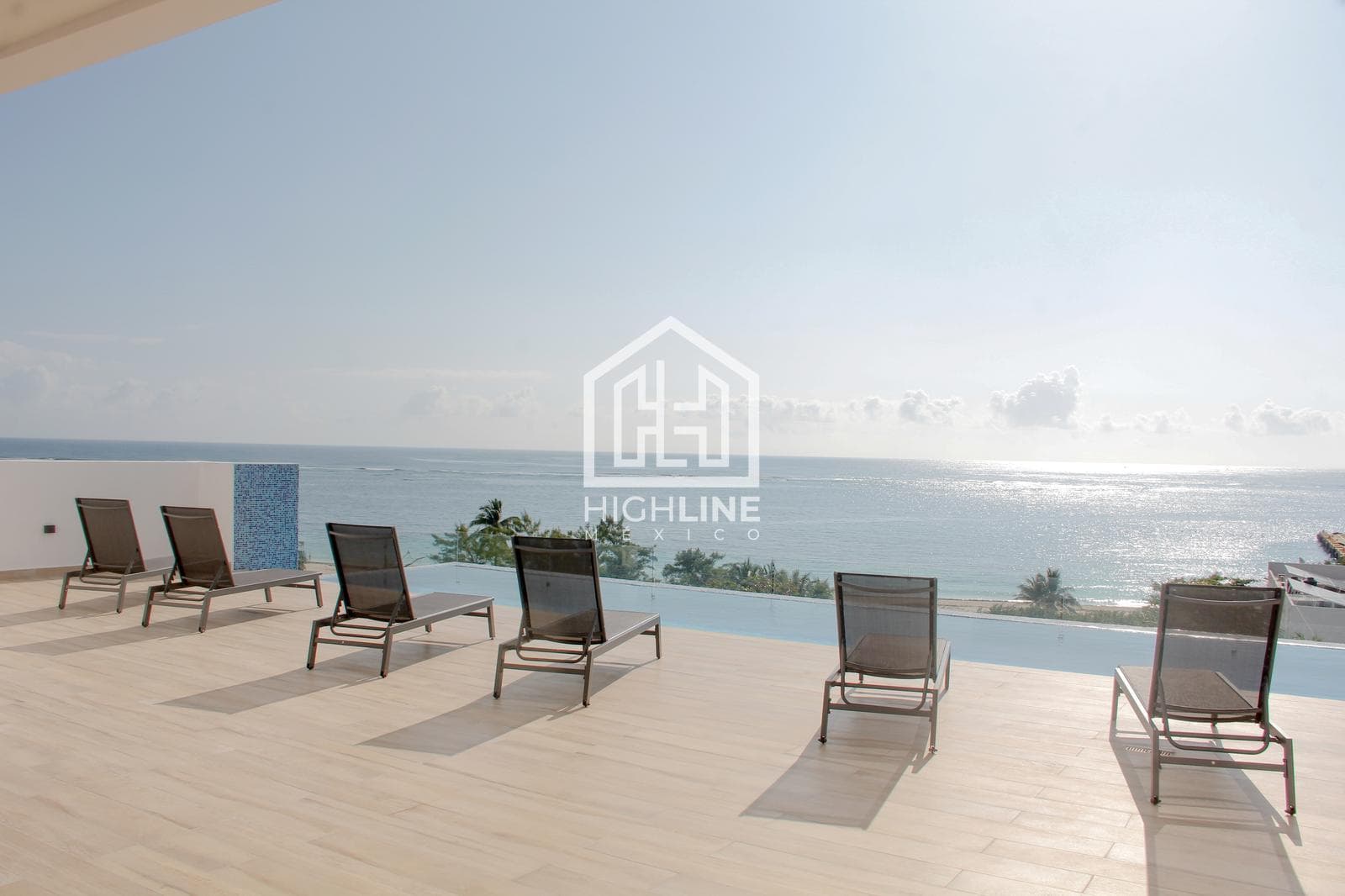 ESTUDIO CON BALCÓN Y VISTA AL MAR. PUERTO MORELOS. ROOFTOP, ALBERCA,RESTAURANTE.