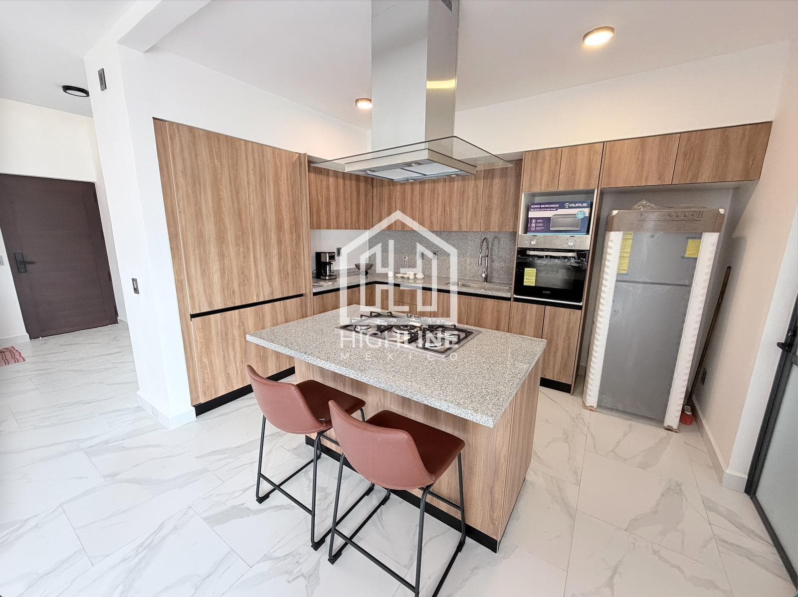 PRE-SALE OPPORTUNITY. 3-BEDROOM HOUSE, 3 STORIES, TERRACE WITH JACUZZI. PLAYA DEL CARMEN