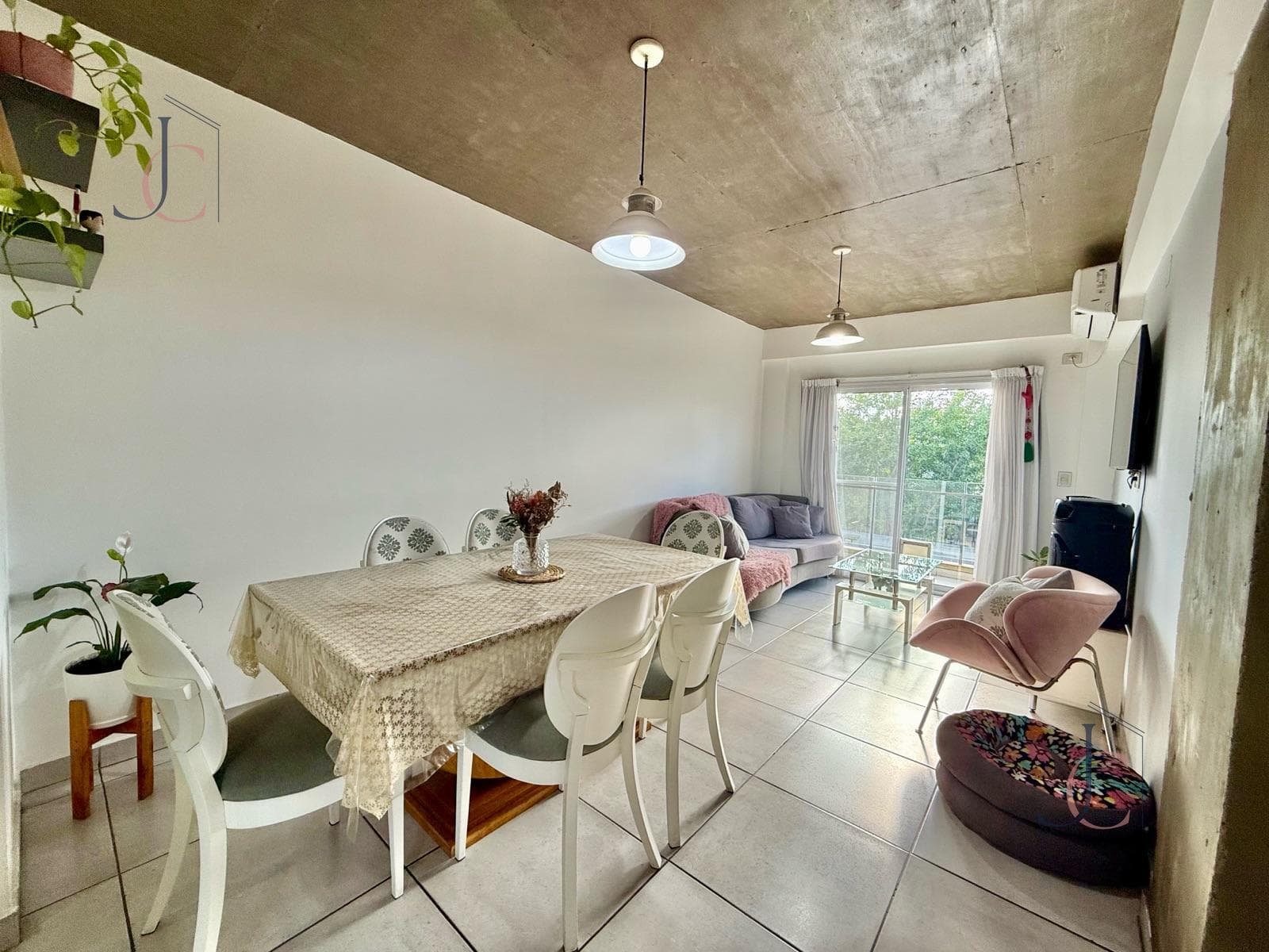 2-room apartment with a garage in Villa Luzuriaga