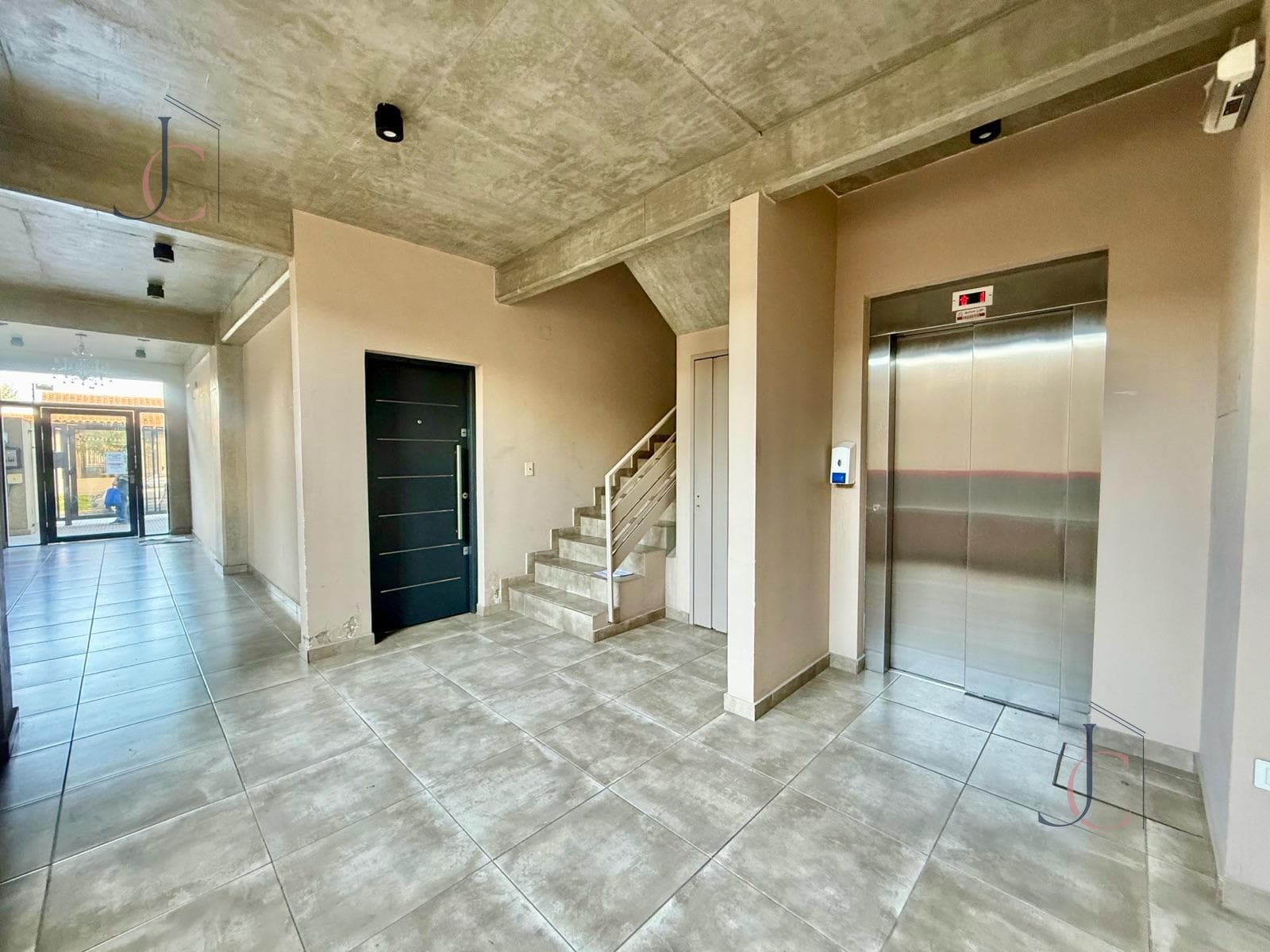 2-room apartment with a garage in Villa Luzuriaga