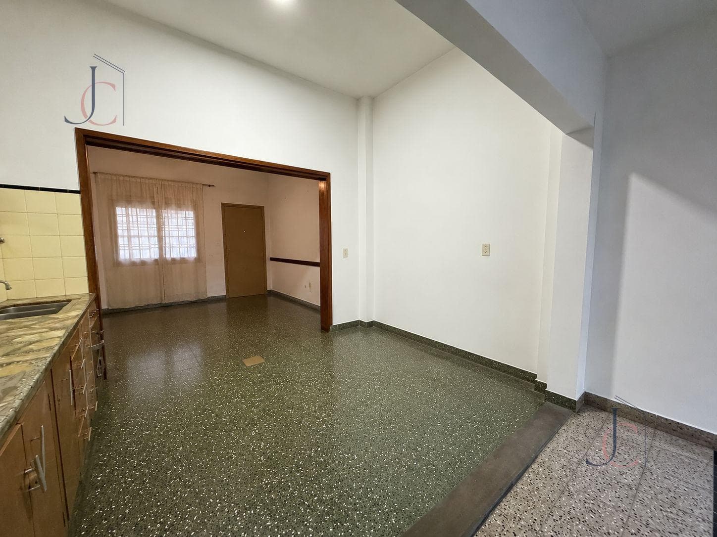 3-room house in Villa Luzuriaga—ideal for investors