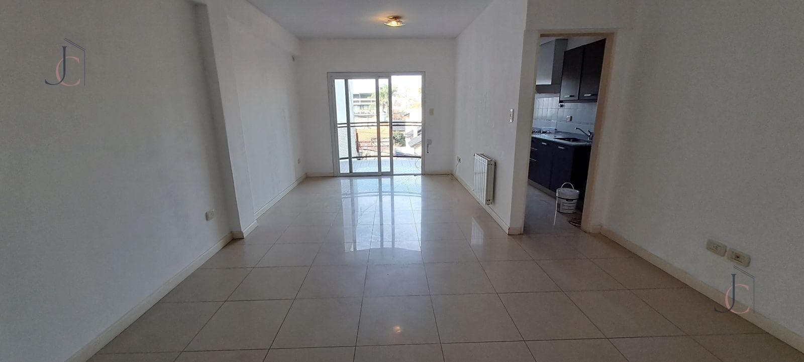 SPACIOUS 2-ROOM APARTMENT FOR RENT IN CASTELAR SUR