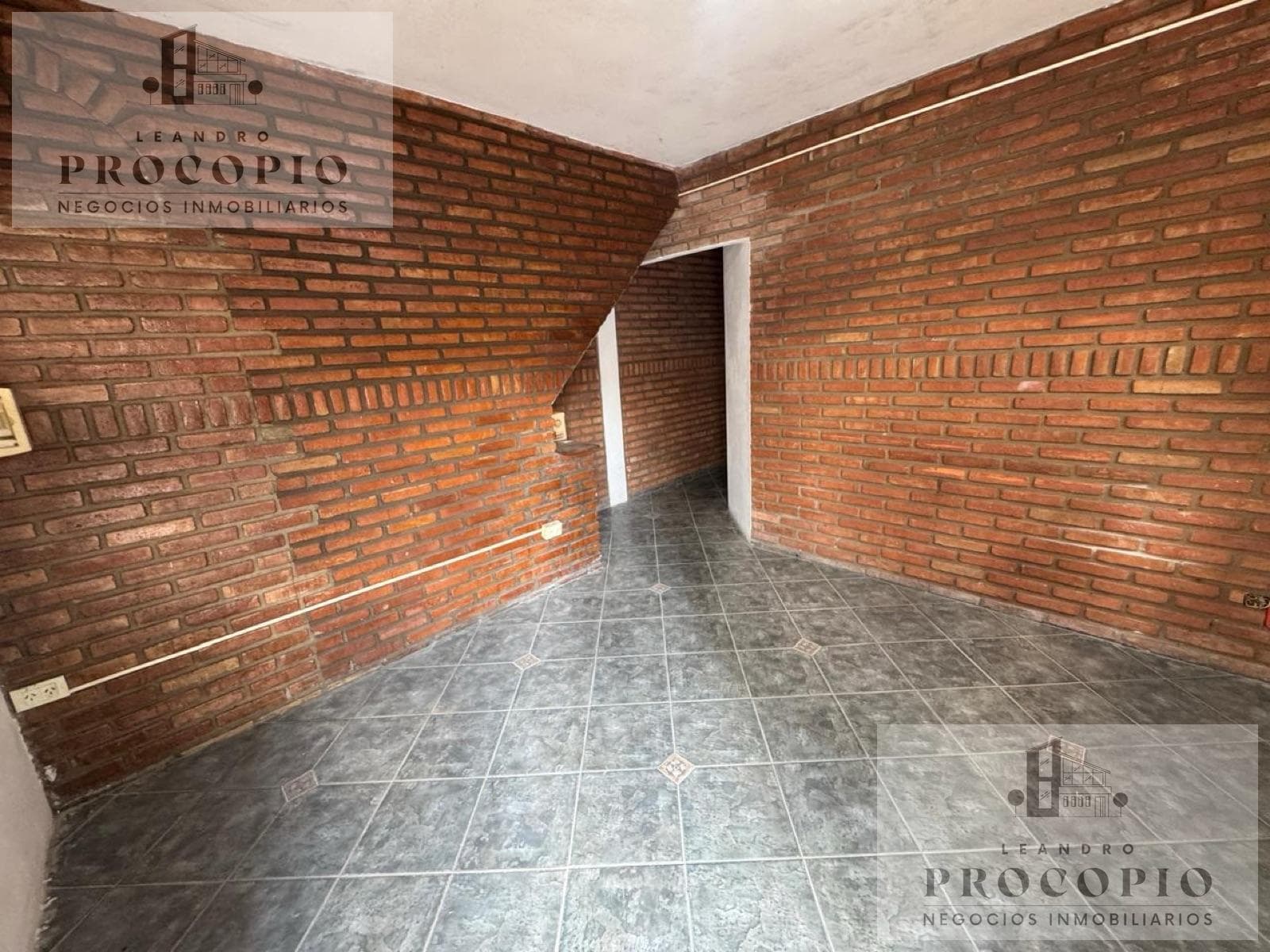 2-room and 1/2 apartment for rent in downtown Moreno