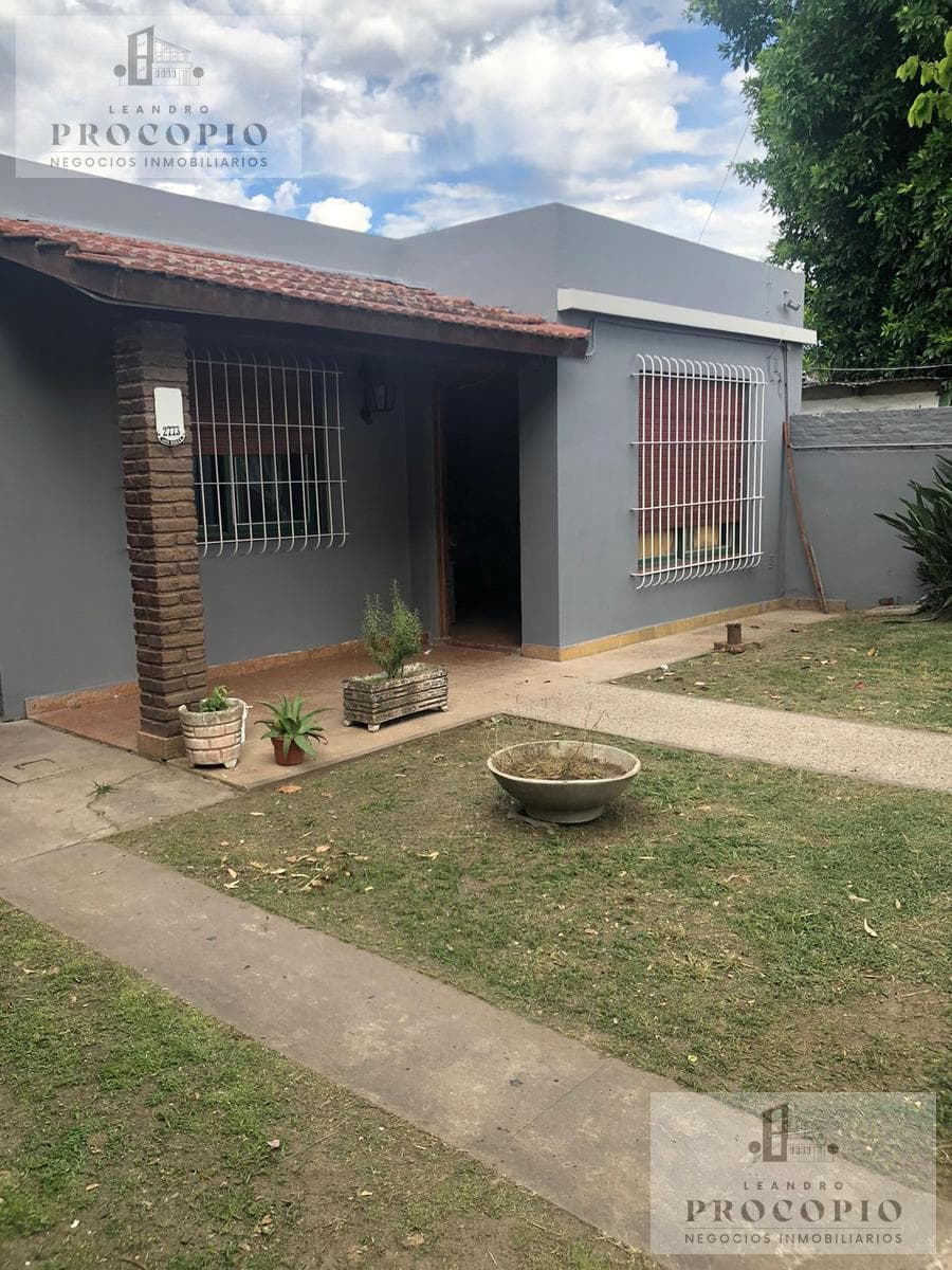 3-Room House for Sale in Moreno, Eligible for a Mortgage