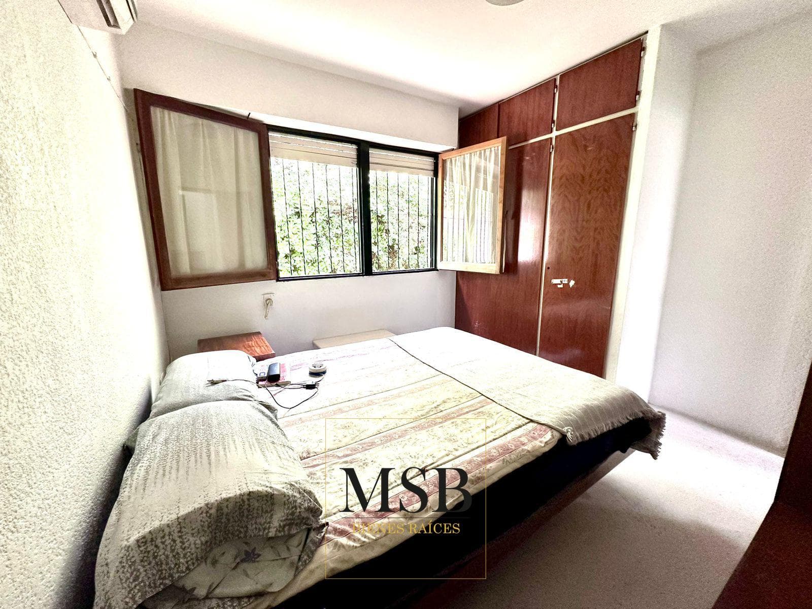 2-bedroom house with a park, pool, and tennis court