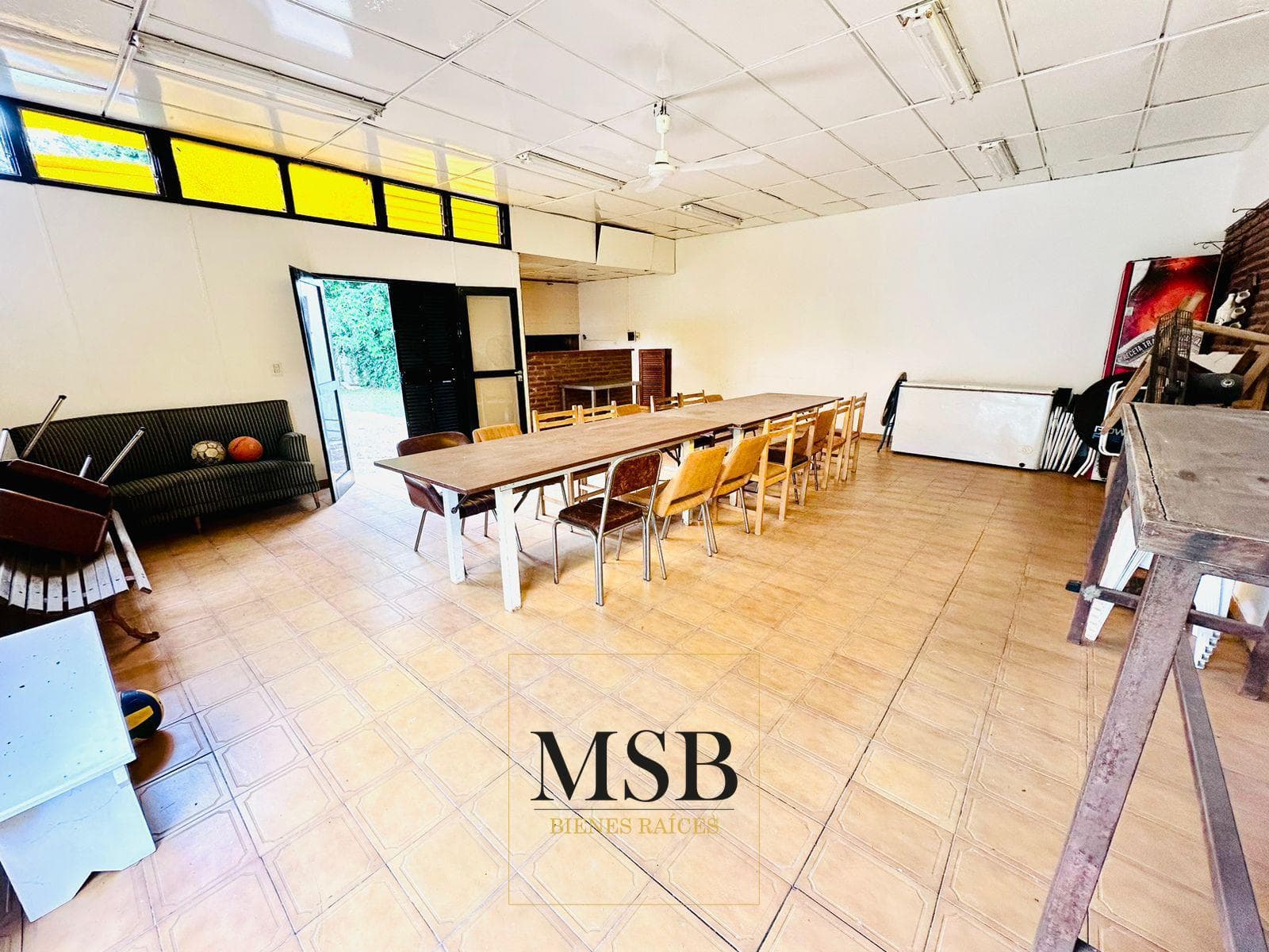 2-bedroom house with a park, pool, and tennis court