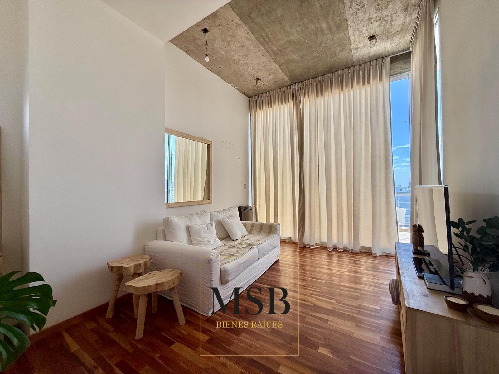 3-bedroom duplex, 16 No. 1022, between 53rd and 54th Streets, La Plata