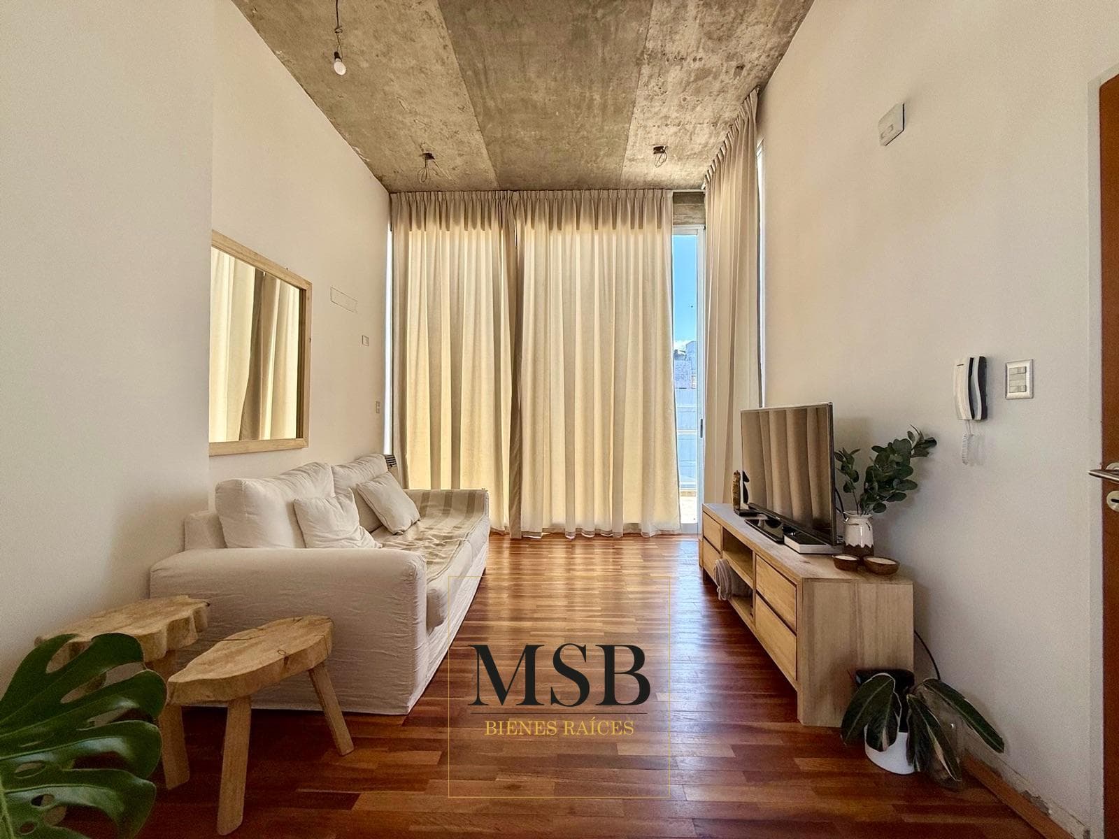 3-bedroom duplex, 16 No. 1022, between 53rd and 54th Streets, La Plata