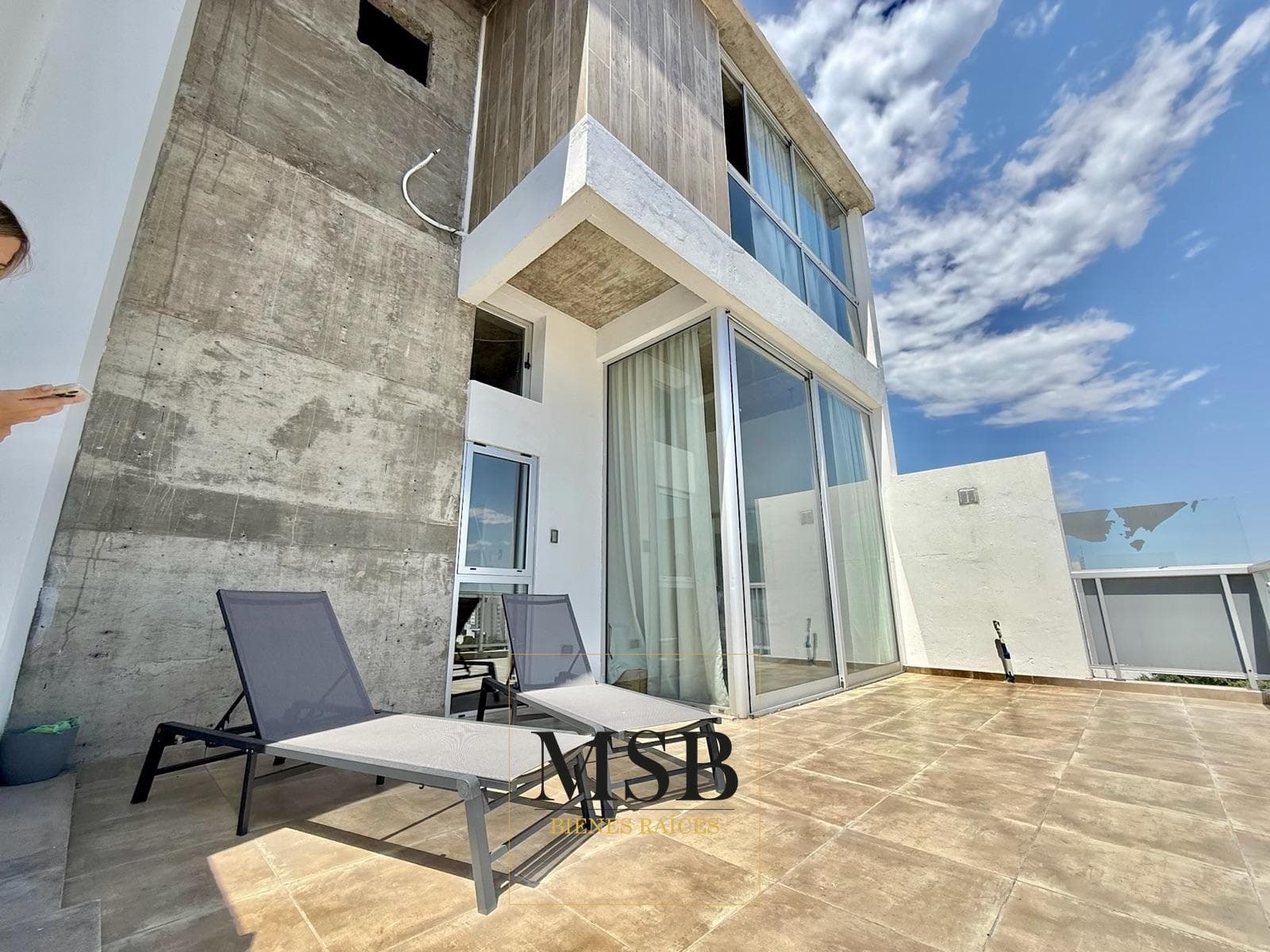 3-bedroom duplex, 16 No. 1022, between 53rd and 54th Streets, La Plata