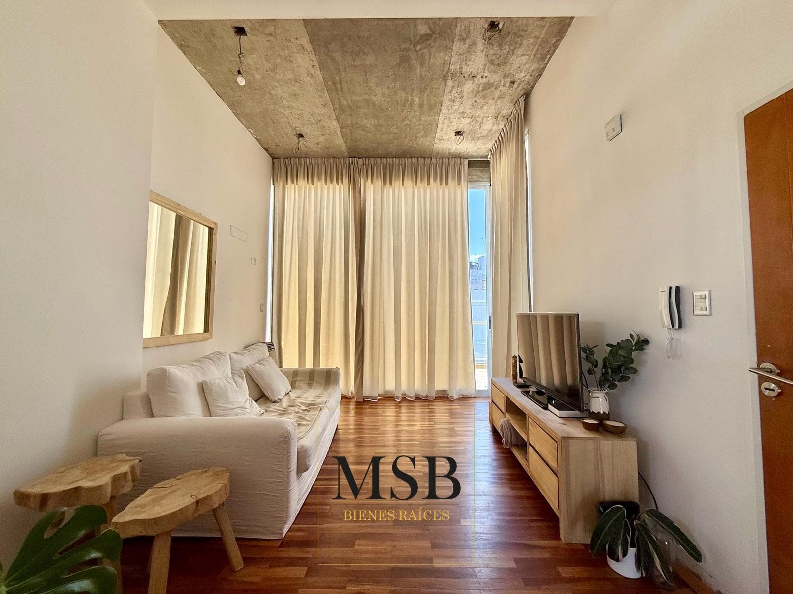 3-bedroom duplex, 16 No. 1022, between 53rd and 54th Streets, La Plata