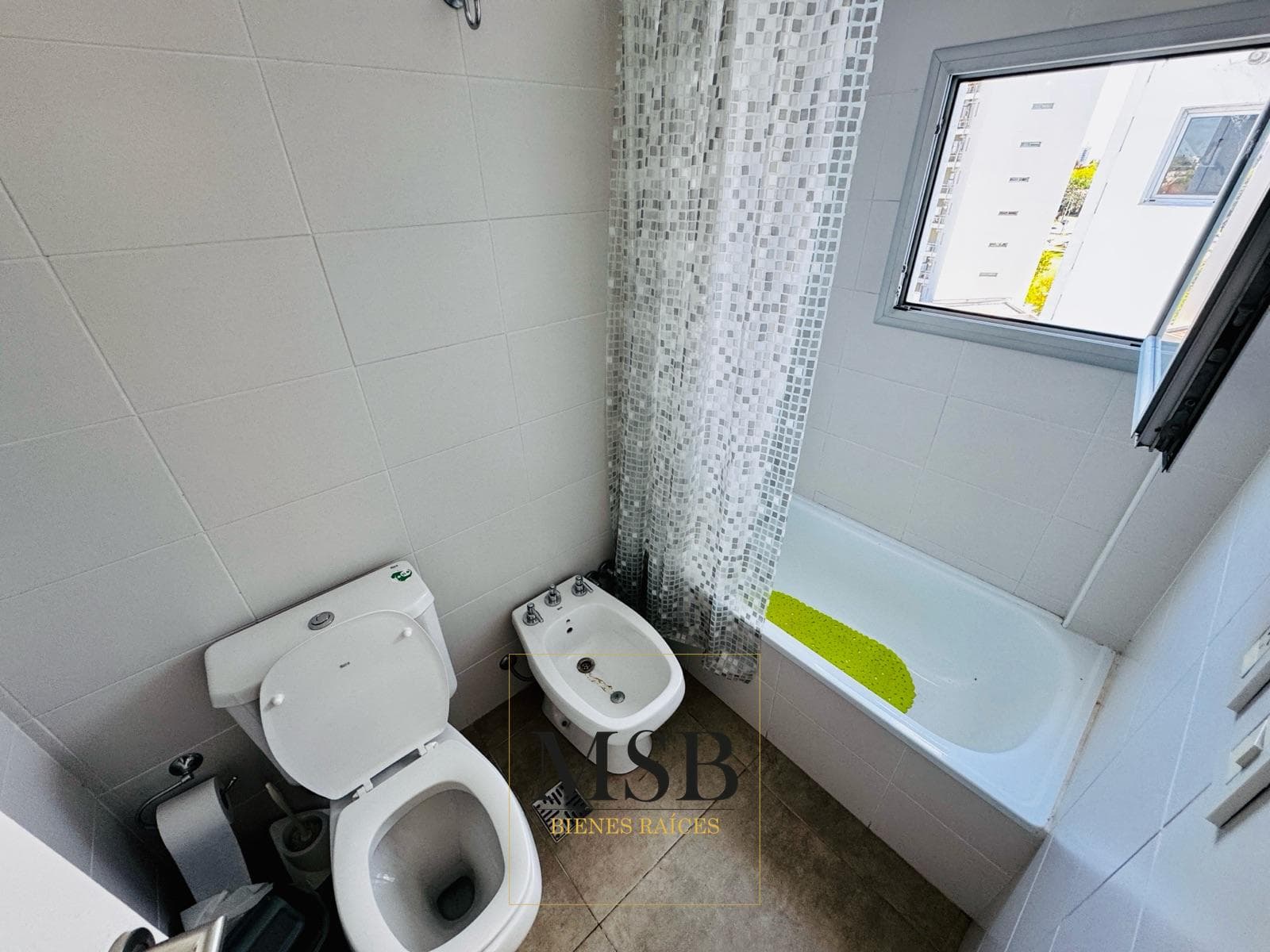 Furnished studio apartment, 54 No. 1582, between 26th and 27th Streets, La Plata