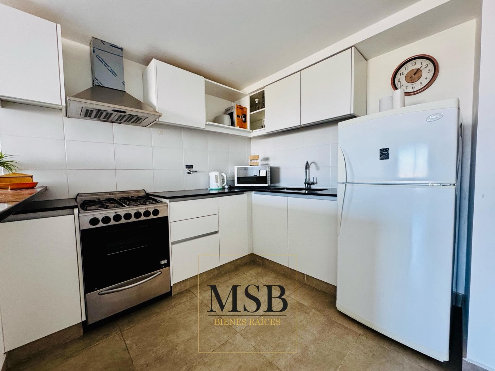 Furnished studio apartment, 54 No. 1582, between 26th and 27th Streets, La Plata