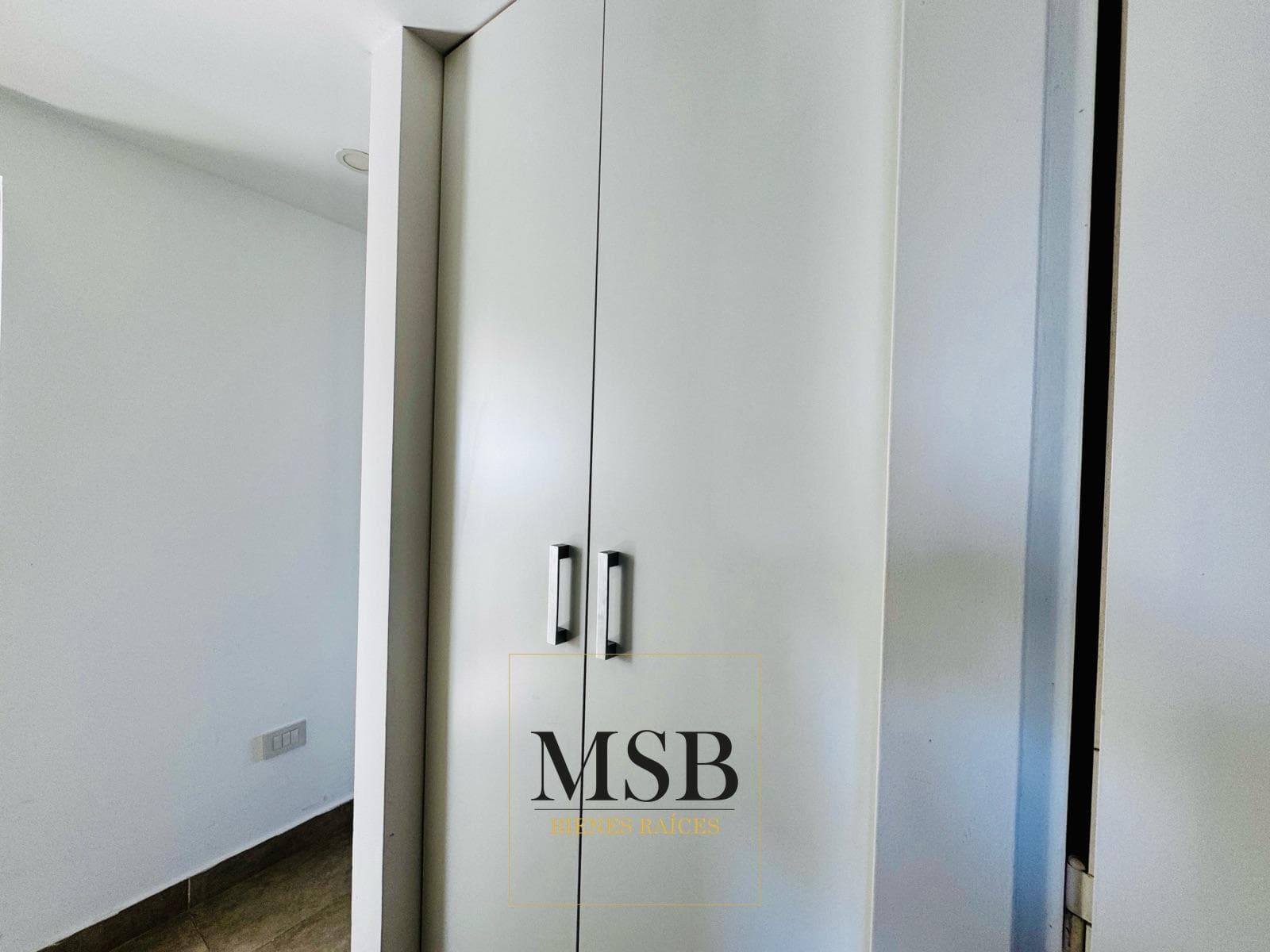 Furnished studio apartment, 54 No. 1582, between 26th and 27th Streets, La Plata