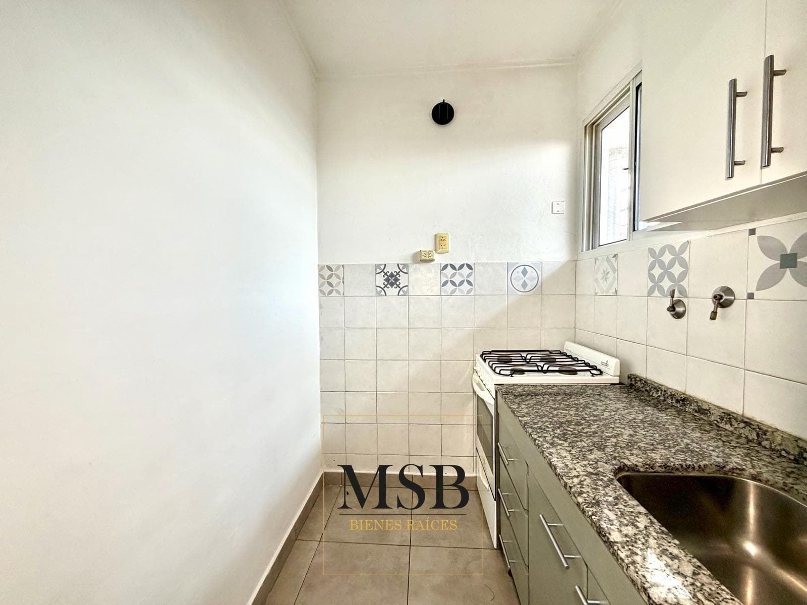 2-Bedroom House with Patio for Sale - La Plata