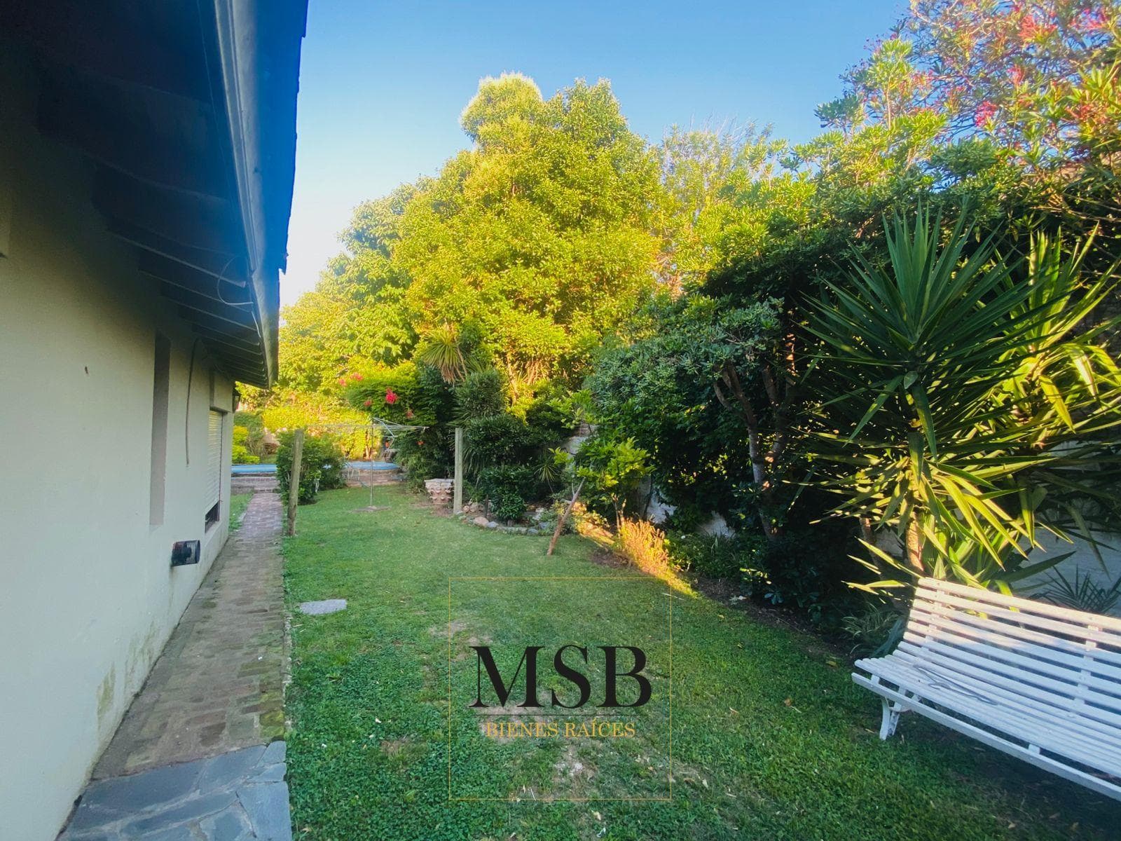 4-room house for sale | Downtown Berazategui | Large lot