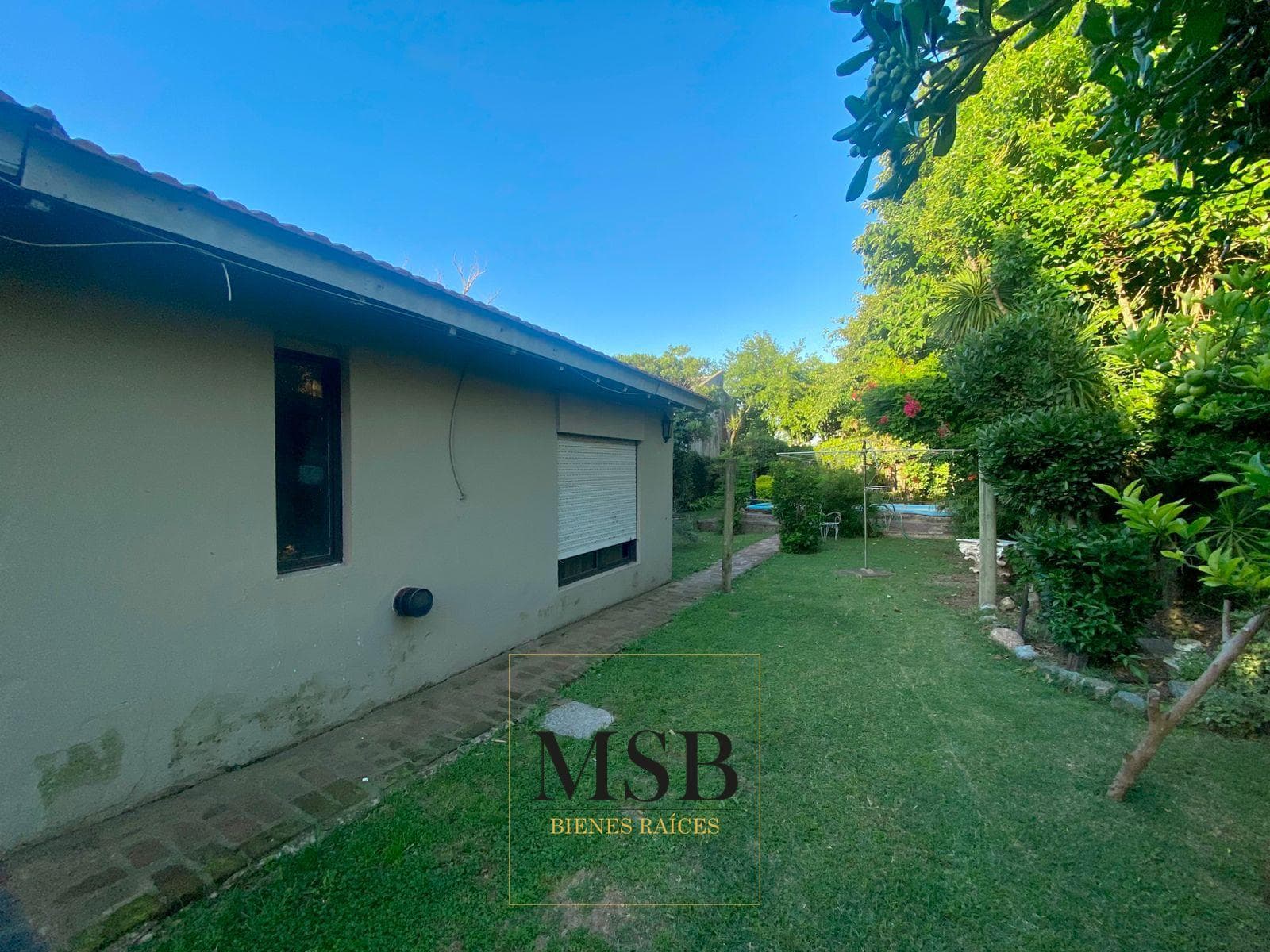 4-room house for sale | Downtown Berazategui | Large lot