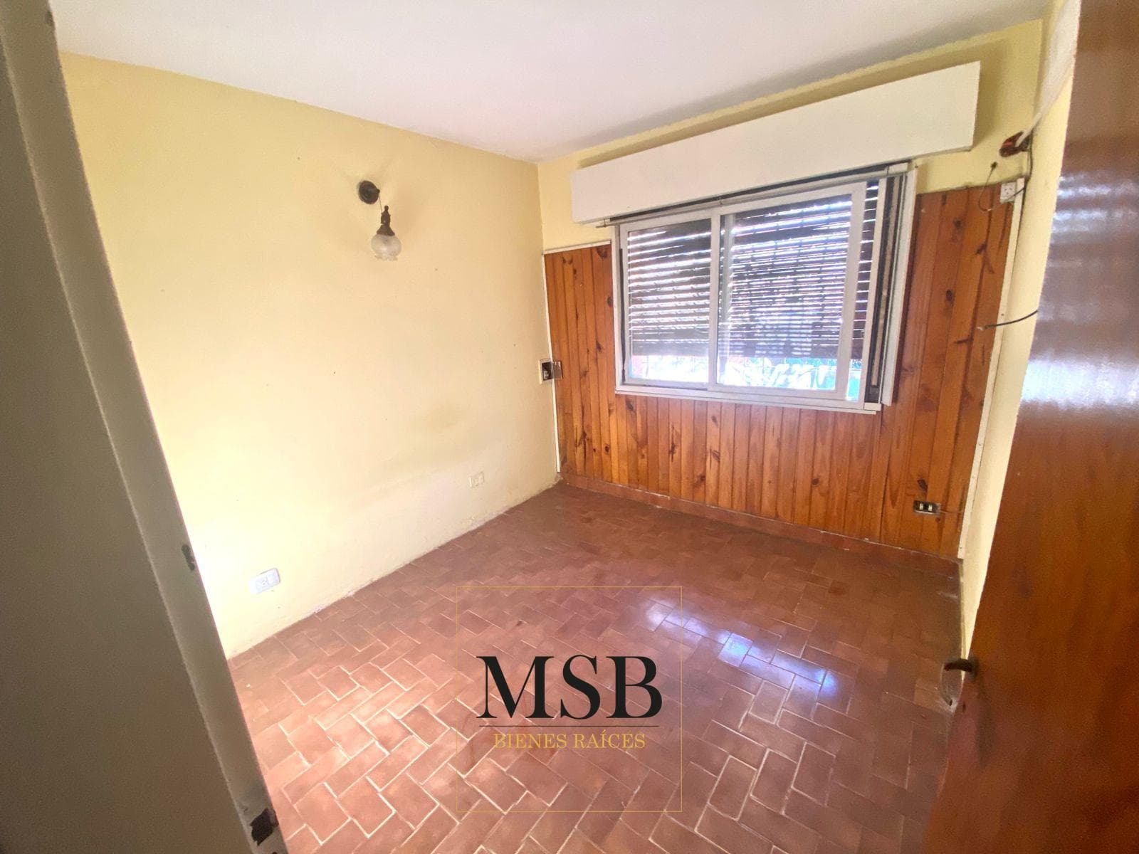 4-room house for sale | Downtown Berazategui | Large lot