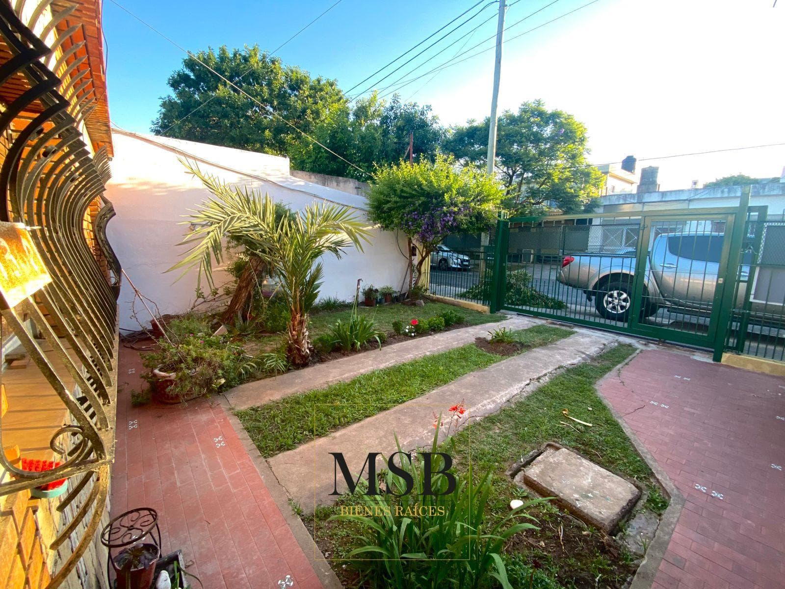 4-room house for sale | Downtown Berazategui | Large lot