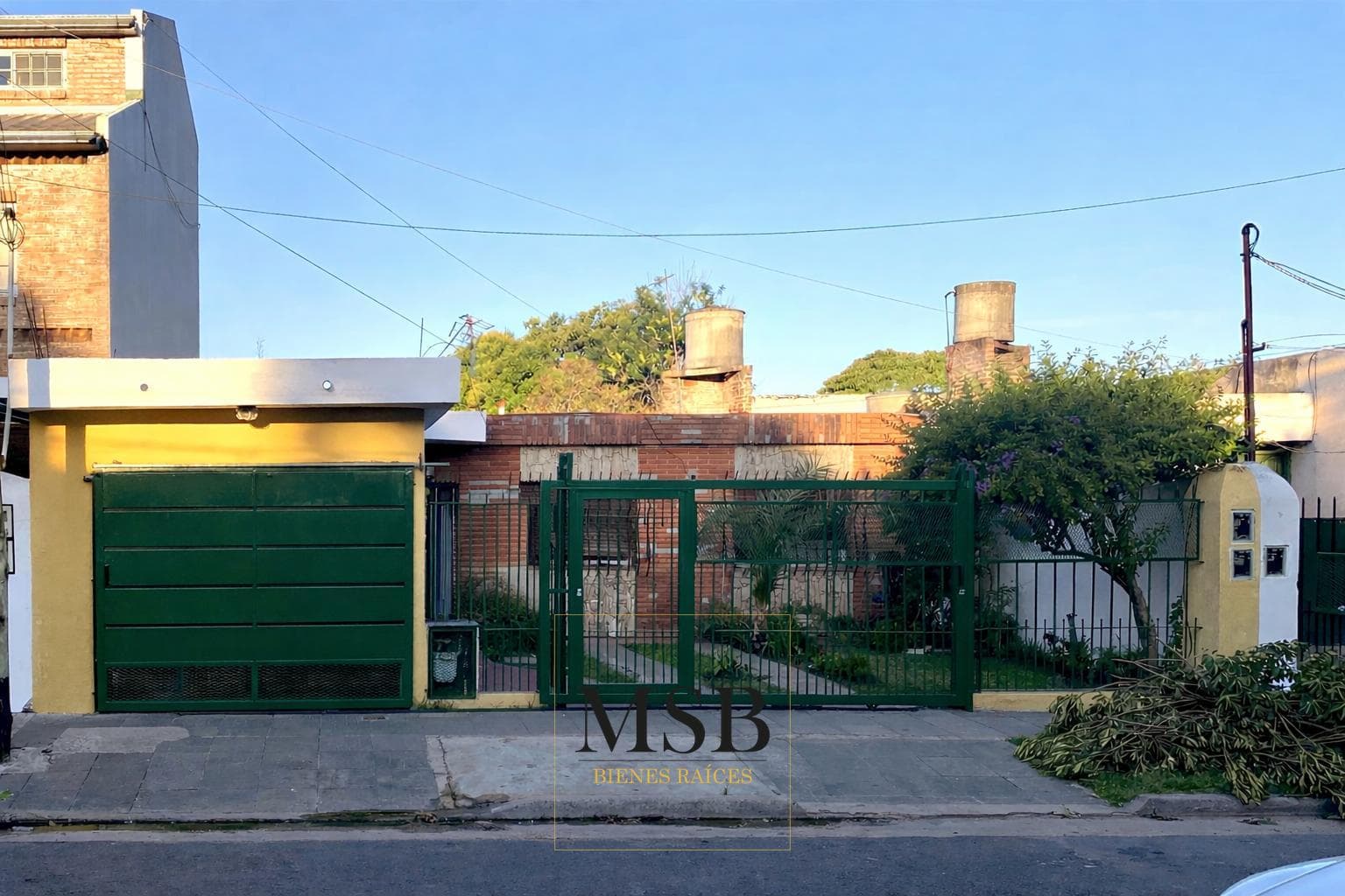 4-room house for sale | Downtown Berazategui | Large lot