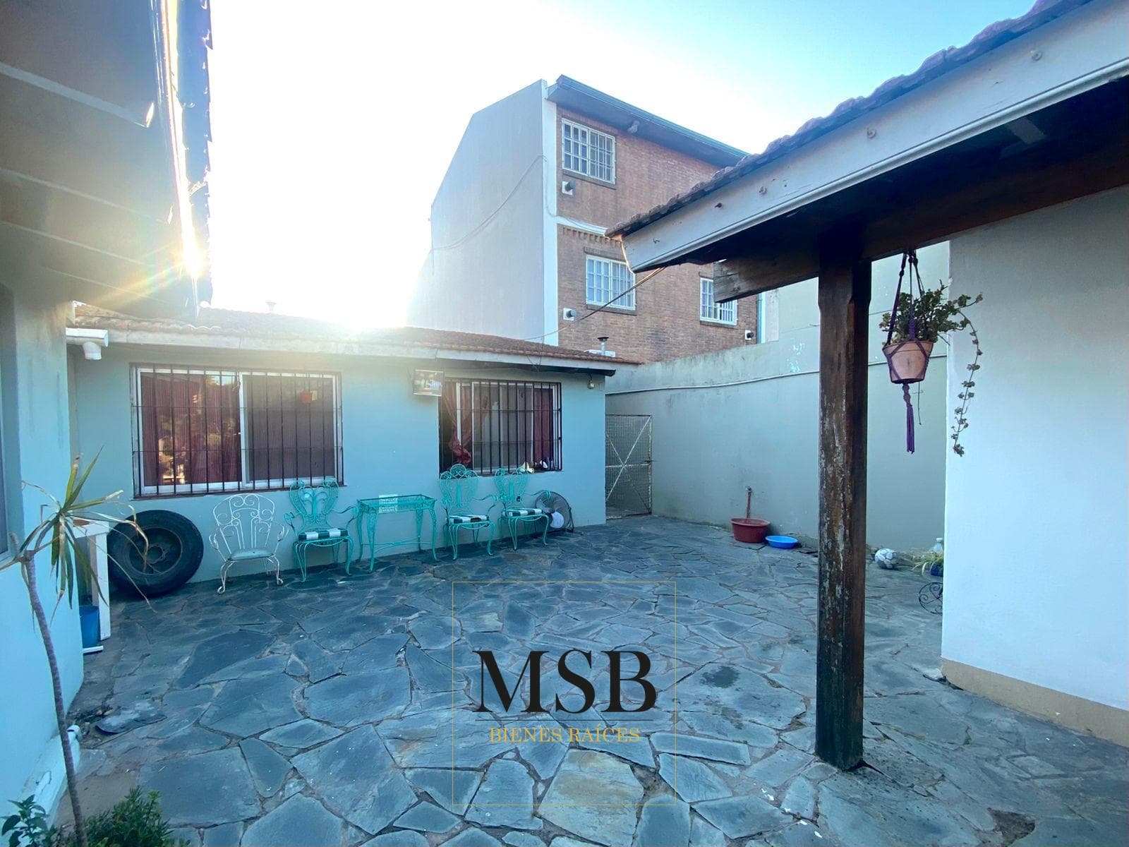 4-room house for sale | Downtown Berazategui | Large lot