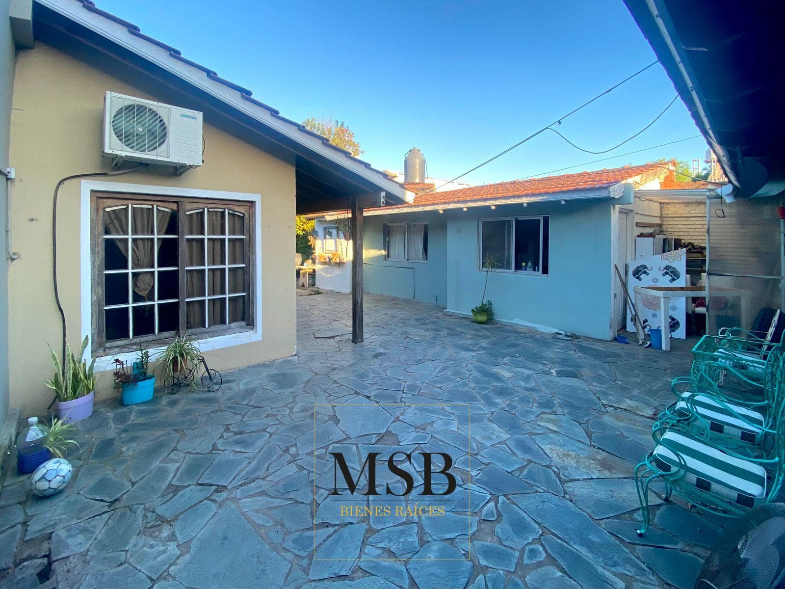 4-room house for sale | Downtown Berazategui | Large lot