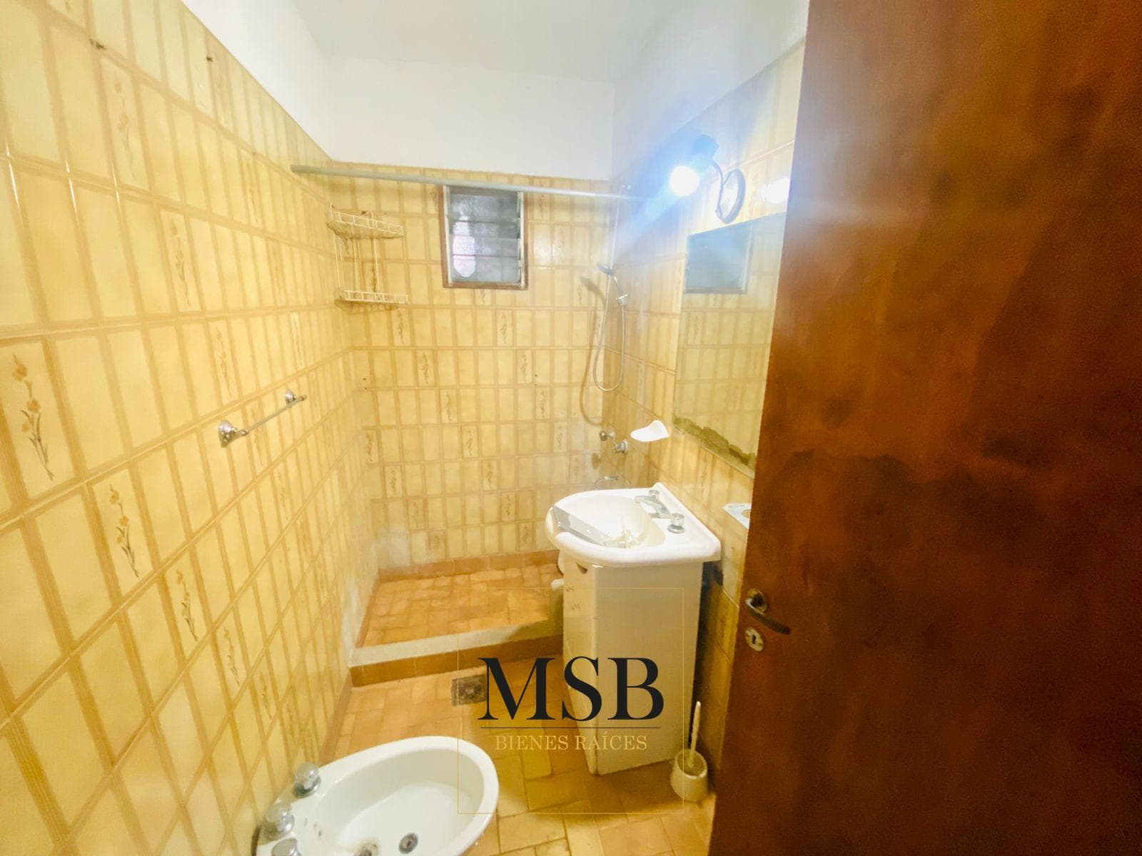 4-room house for sale | Downtown Berazategui | Large lot