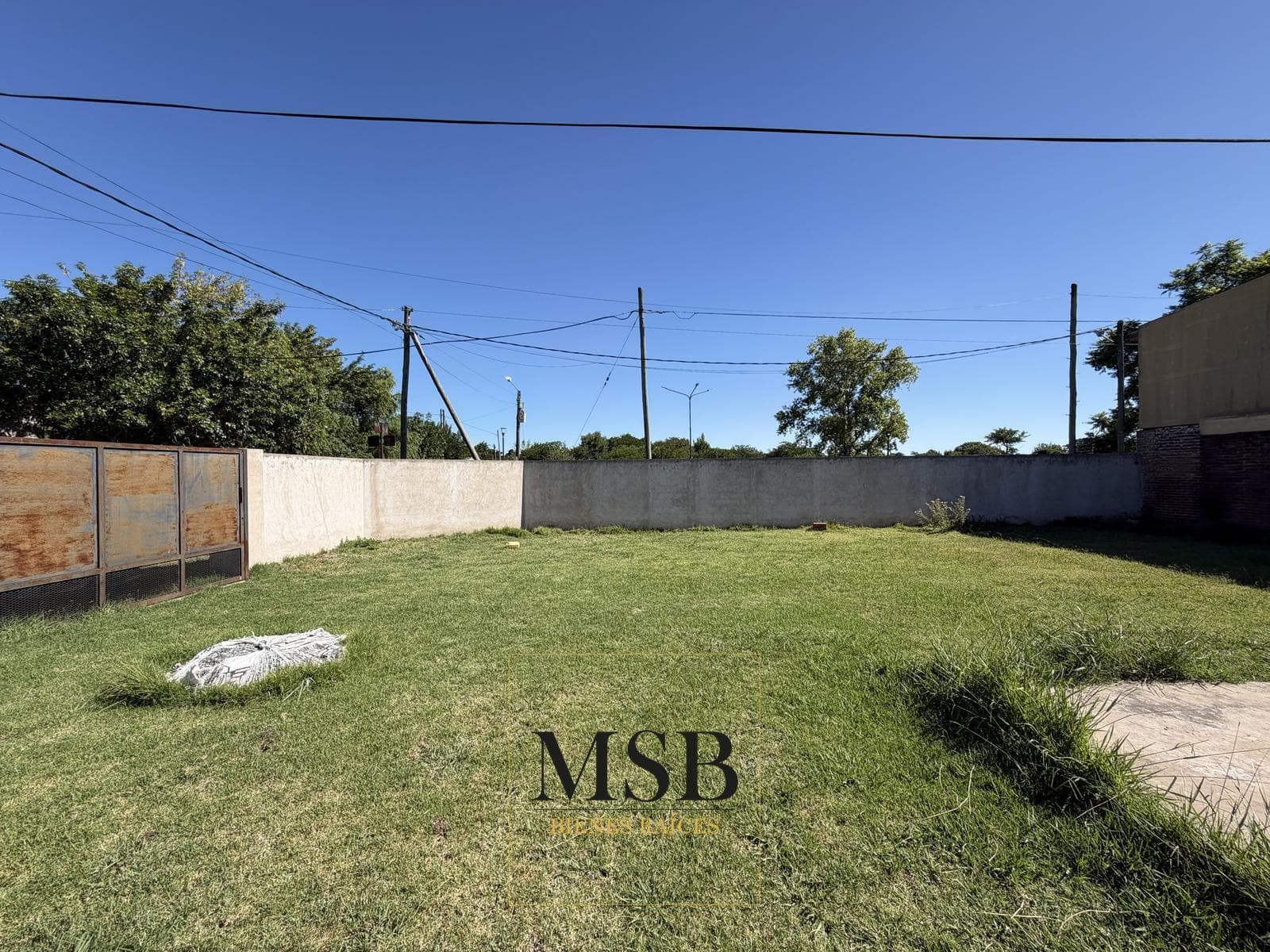 Lot for Sale Between Roads - City Bell