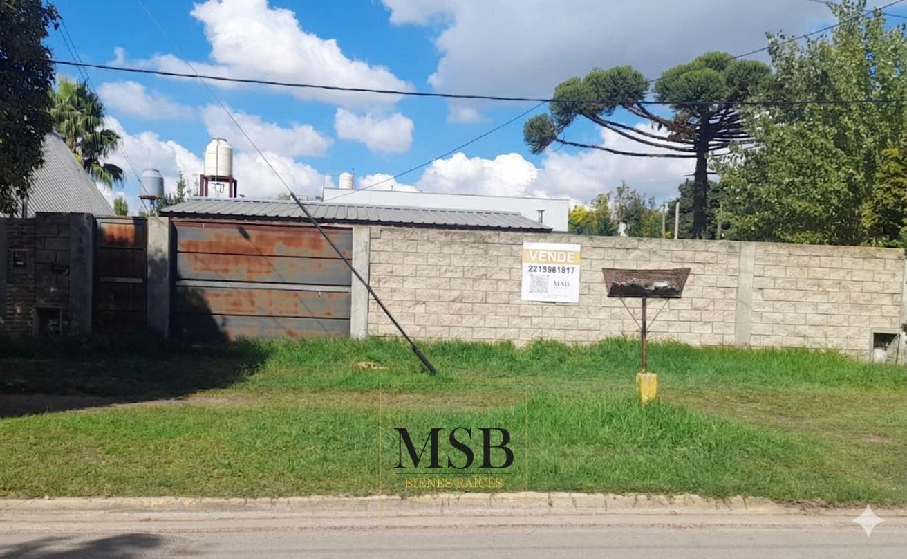 Lot with a house in need of renovation, 505 at the corner of 27, Gonnet