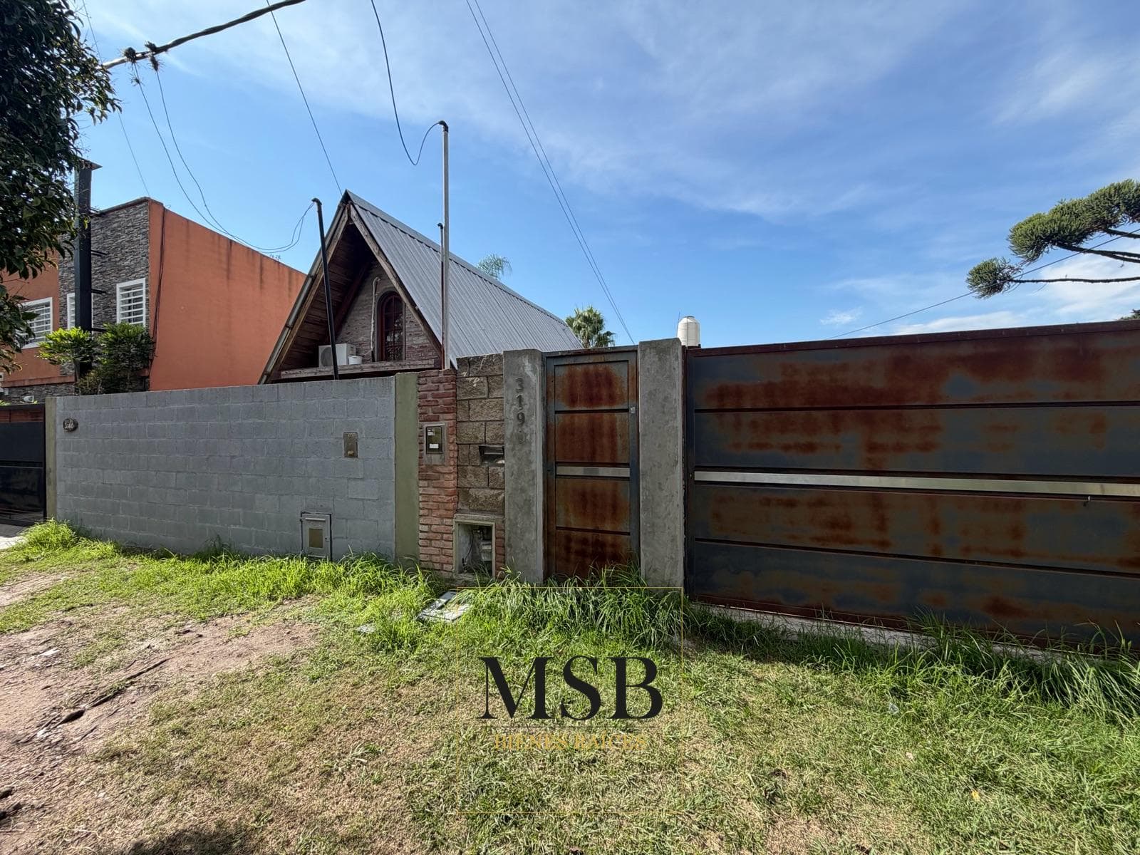 Lot with a house in need of renovation, 505 at the corner of 27, Gonnet