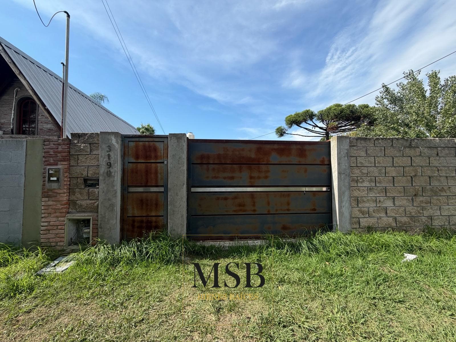 Lot with a house in need of renovation, 505 at the corner of 27, Gonnet