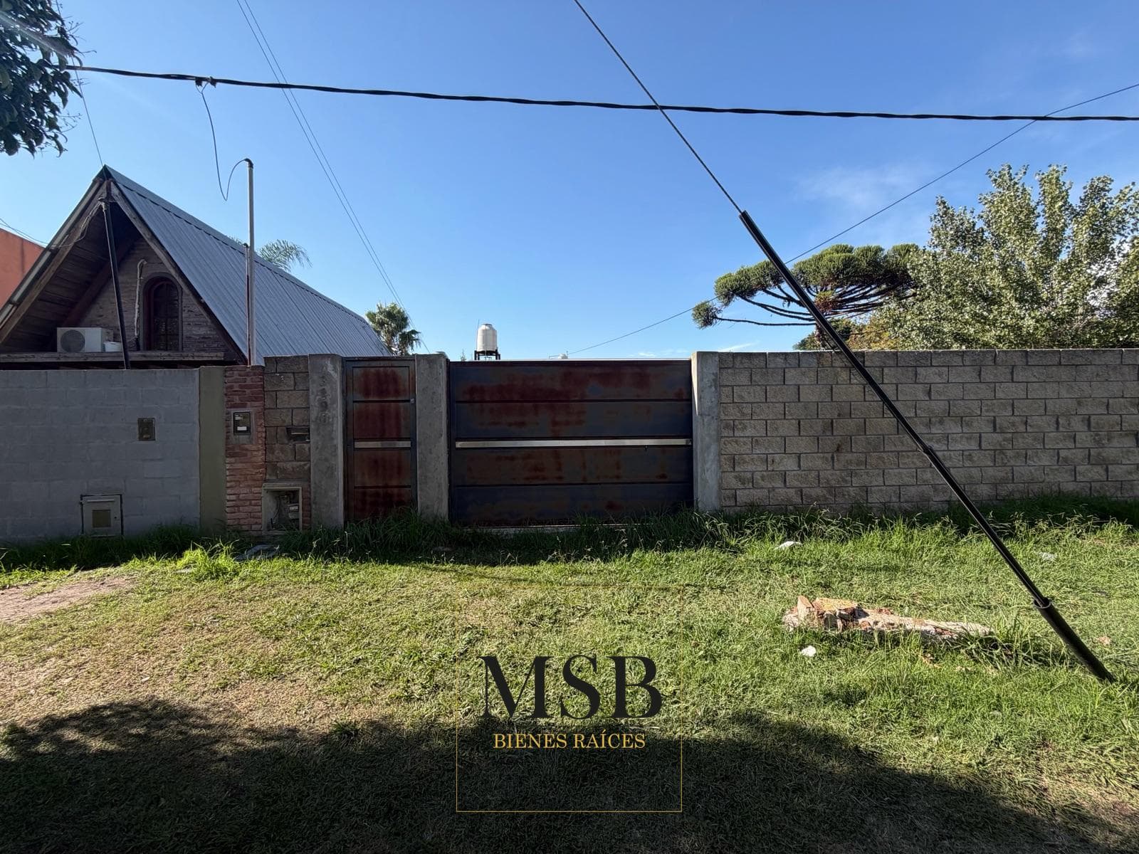 Lot with a house in need of renovation, 505 at the corner of 27, Gonnet