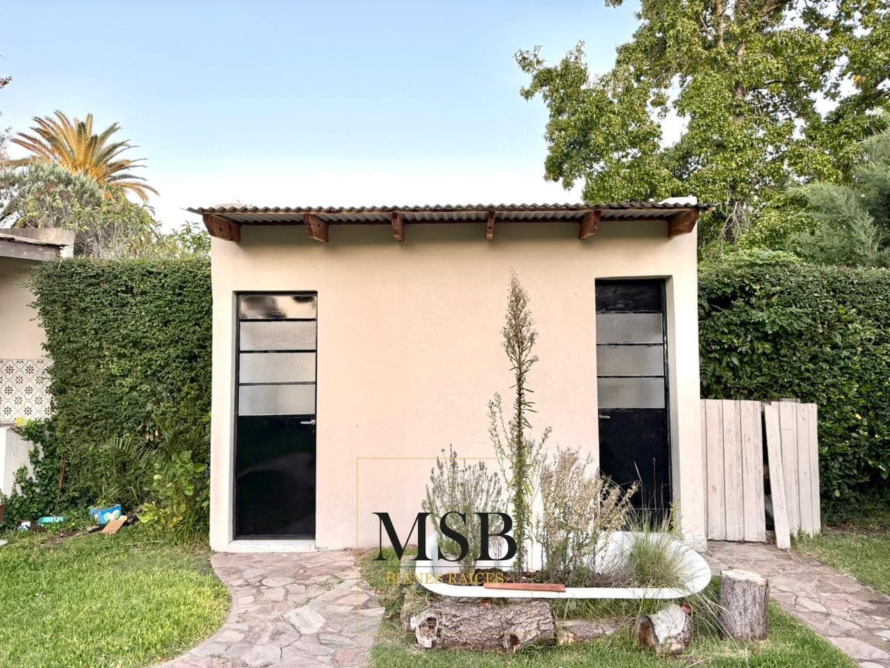 3-Bedroom House with Park and Pool for Sale - Gonnet