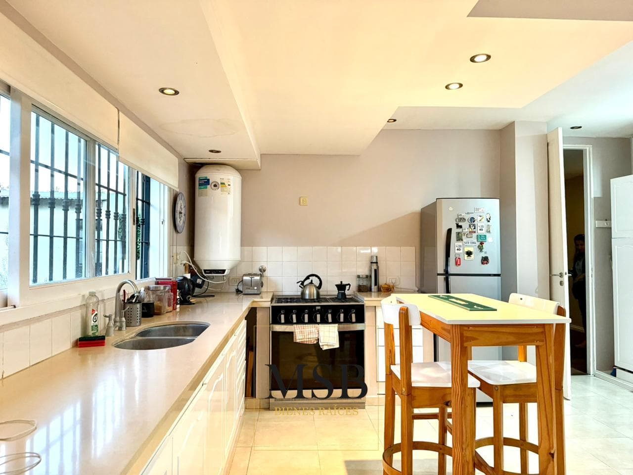 3-Bedroom House with Park and Pool for Sale - Gonnet