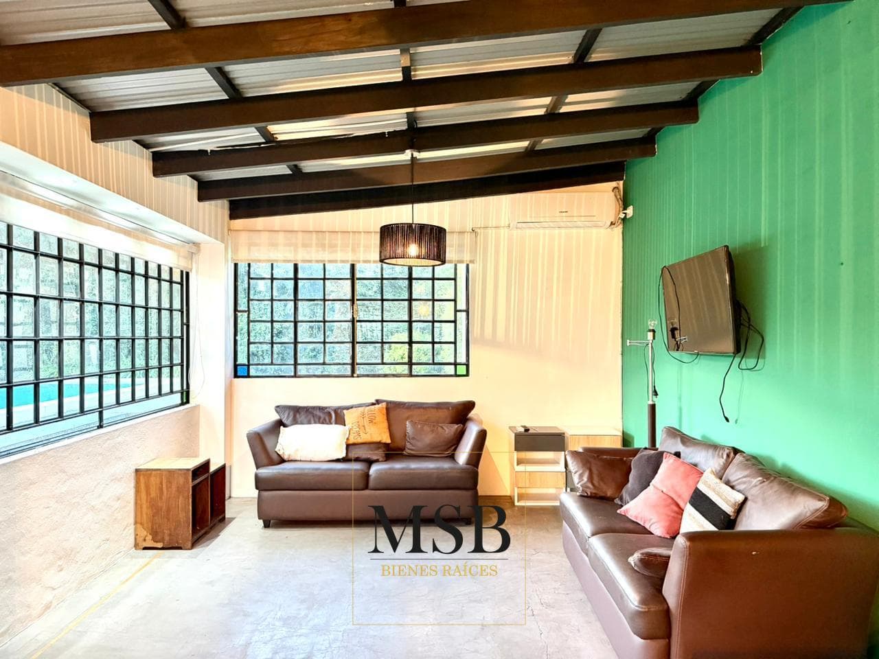 3-Bedroom House with Park and Pool for Sale - Gonnet