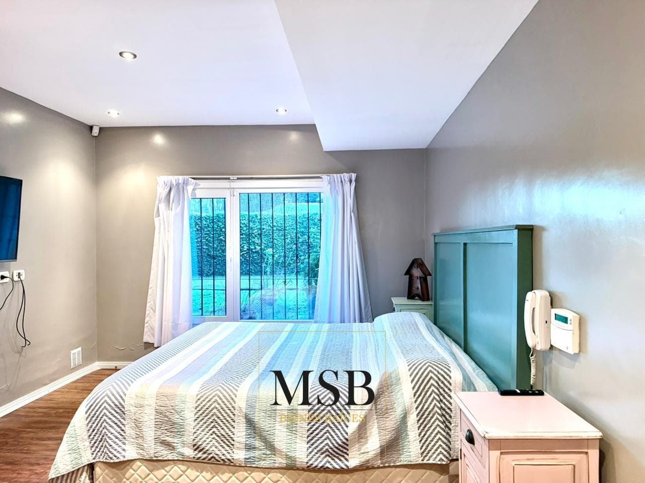 3-Bedroom House with Park and Pool for Sale - Gonnet