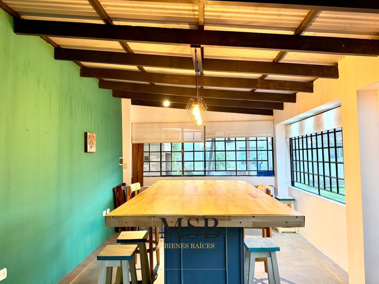 3-Bedroom House with Park and Pool for Sale - Gonnet