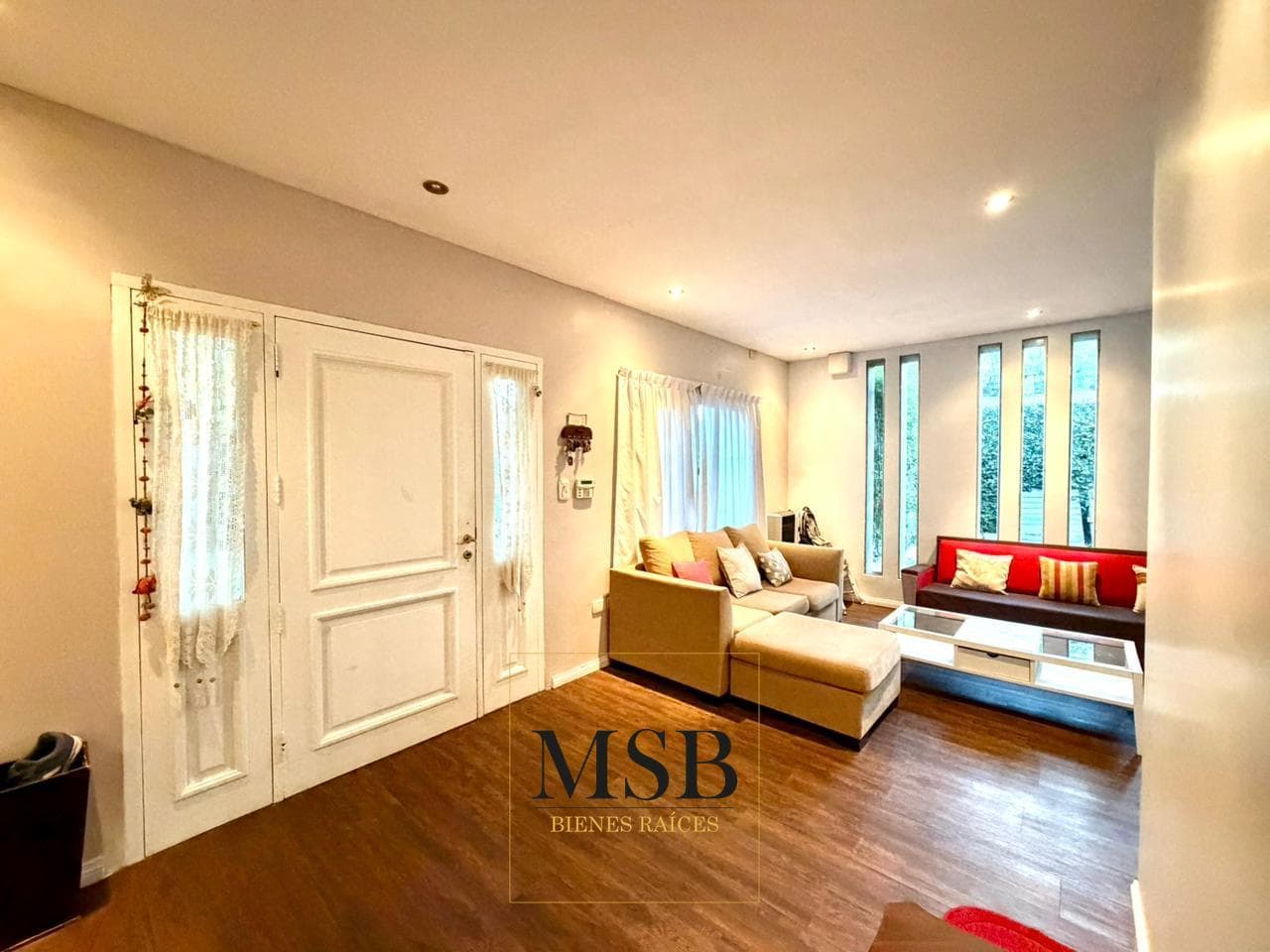3-Bedroom House with Park and Pool for Sale - Gonnet