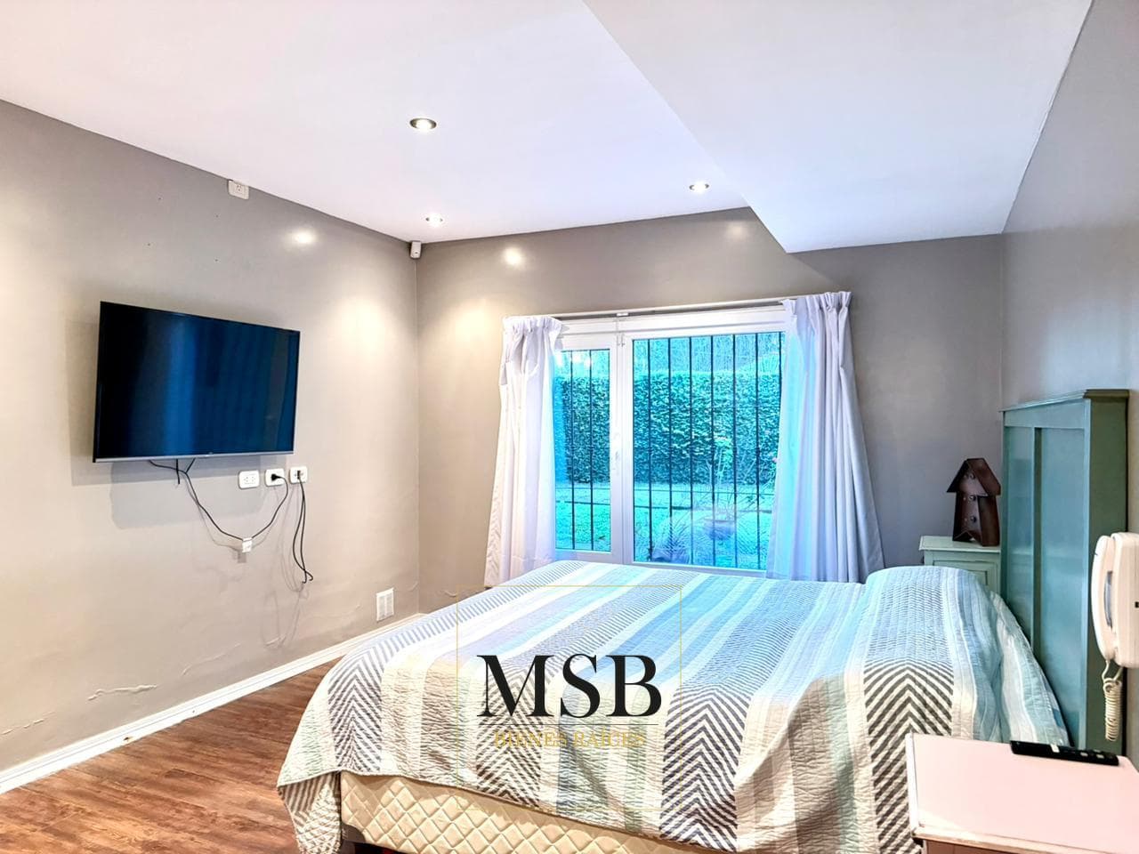 3-Bedroom House with Park and Pool for Sale - Gonnet