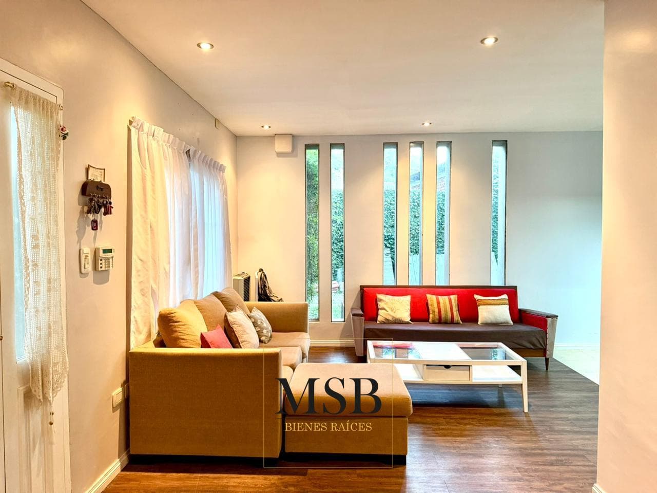3-Bedroom House with Park and Pool for Sale - Gonnet