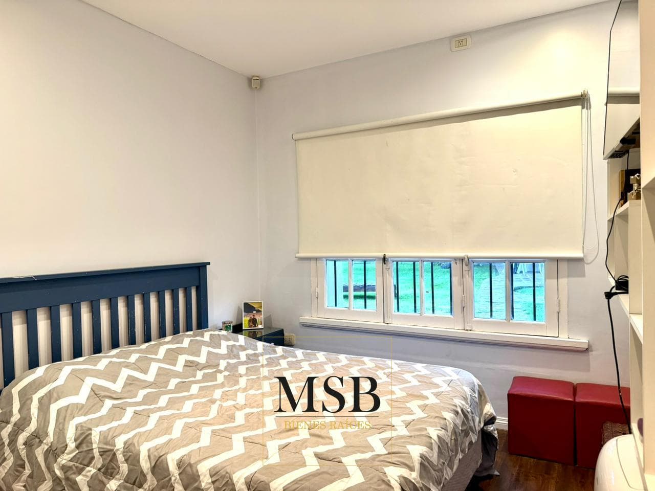 3-Bedroom House with Park and Pool for Sale - Gonnet