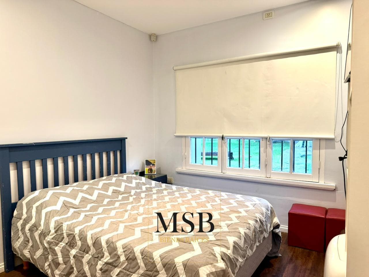 3-Bedroom House with Park and Pool for Sale - Gonnet