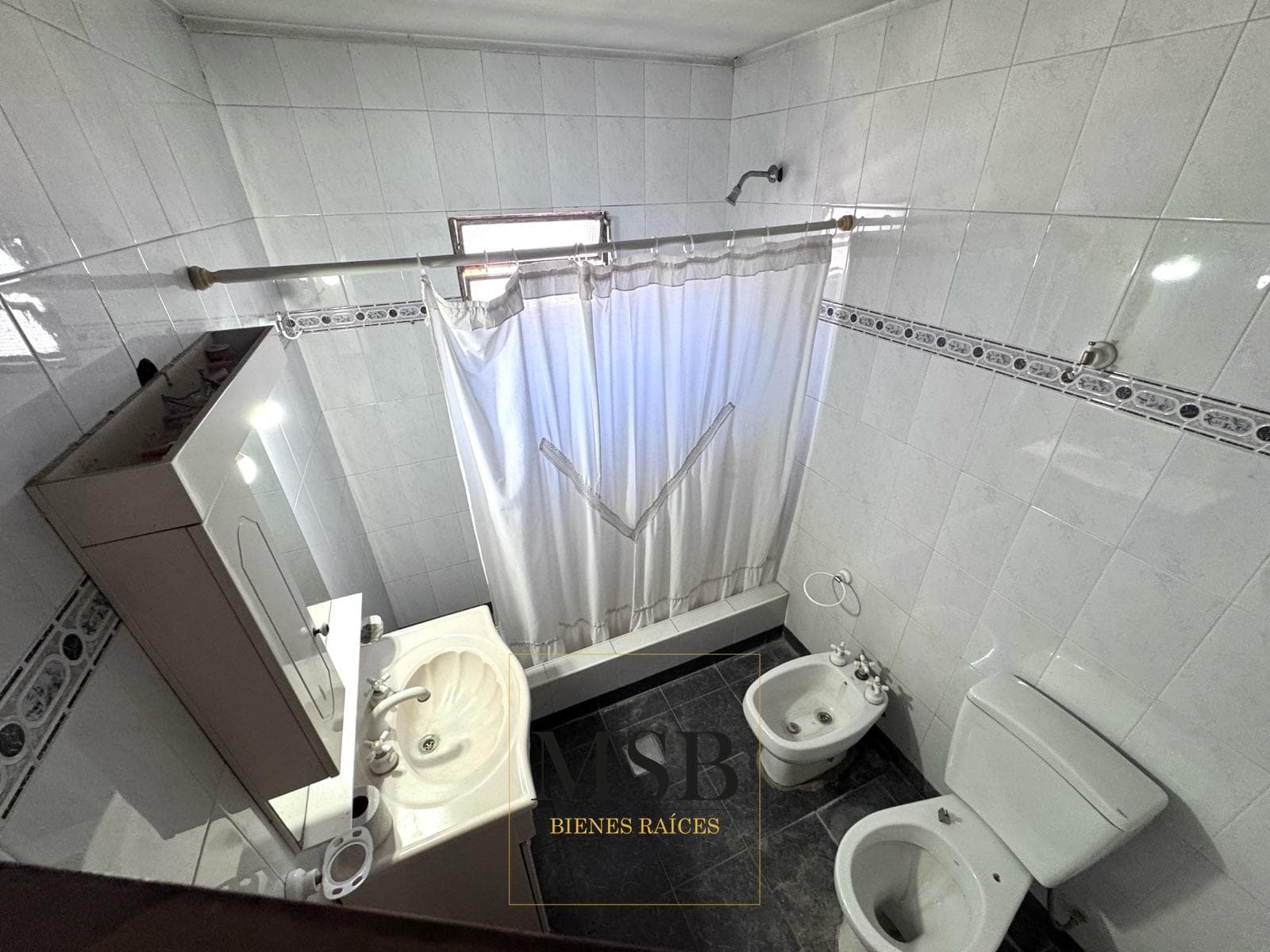 5-room house for sale in San Carlos, with a balcony and barbecue area