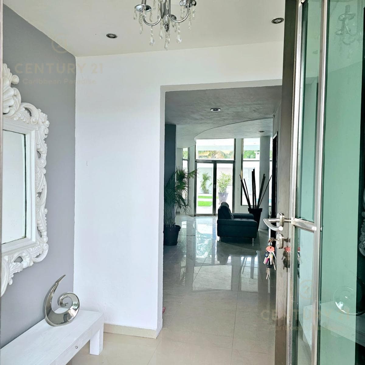 Large house for rent located near the Federal Highway, Playa del Carmen P3442