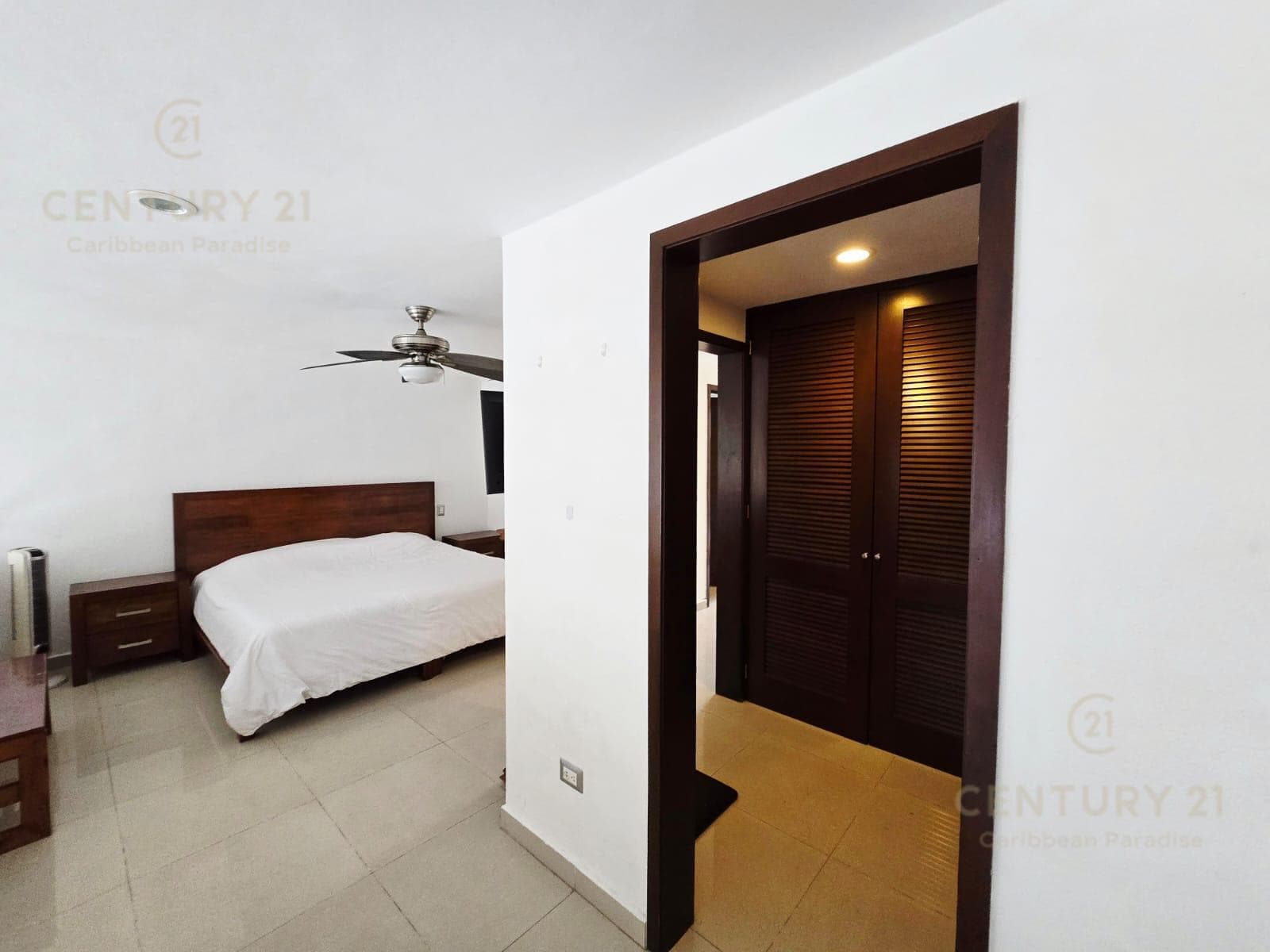 En renta Loft de 1 recámara en Plaza Paraíso, Playa del Carmen P3670