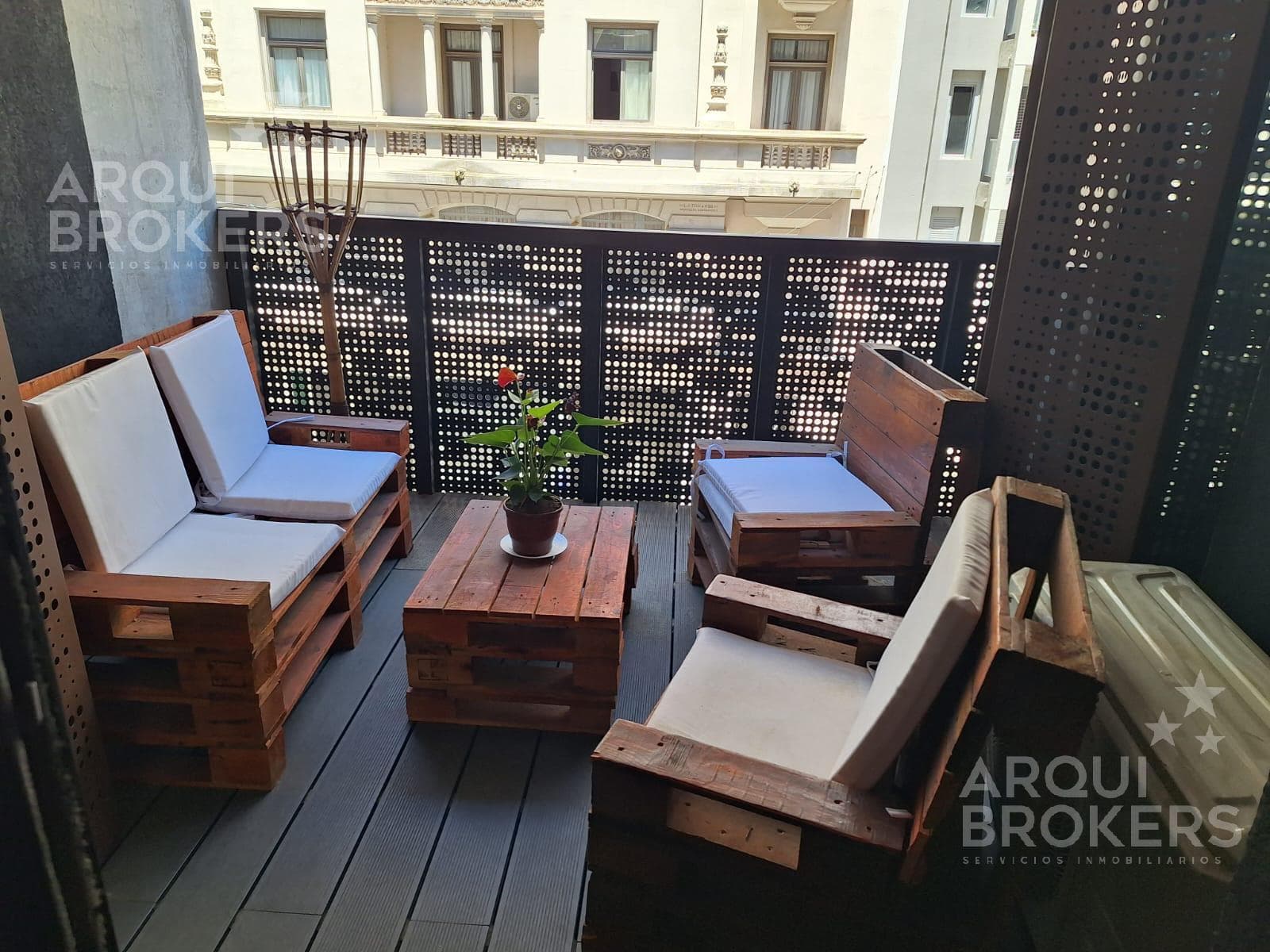 One-bedroom apartment for rent with optional garage in Downtown - 306
