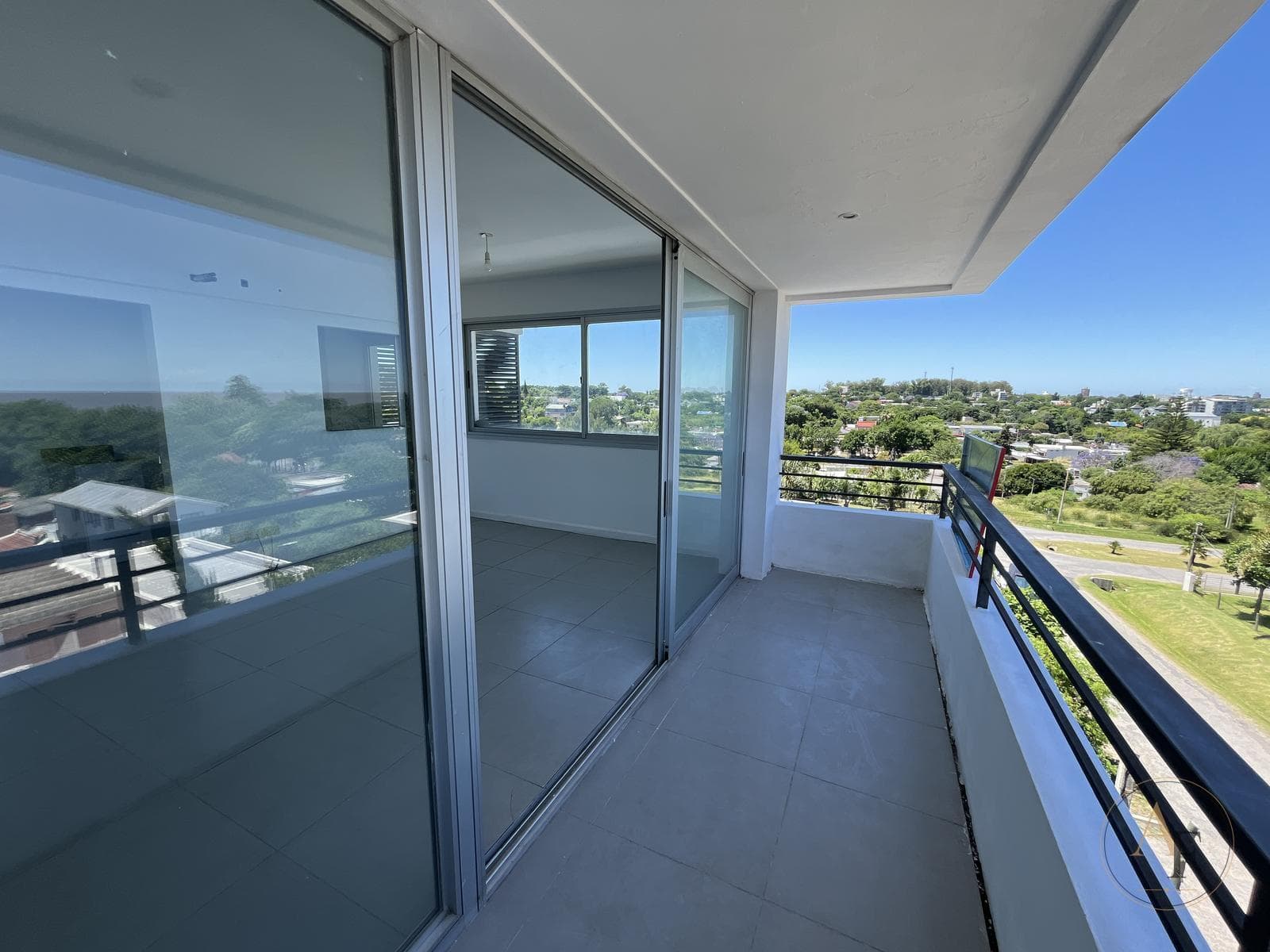 Apartment for Sale in Colonia with a View of the River