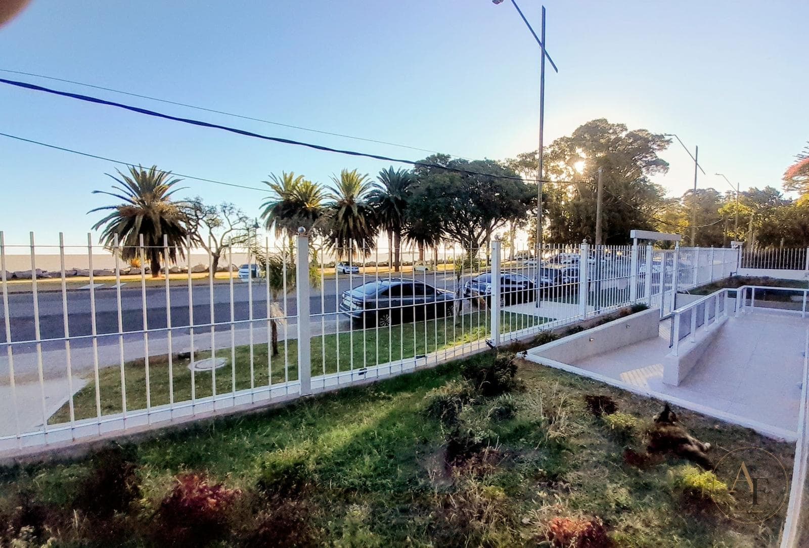 Ground-floor apartment with two parking spaces and a garden