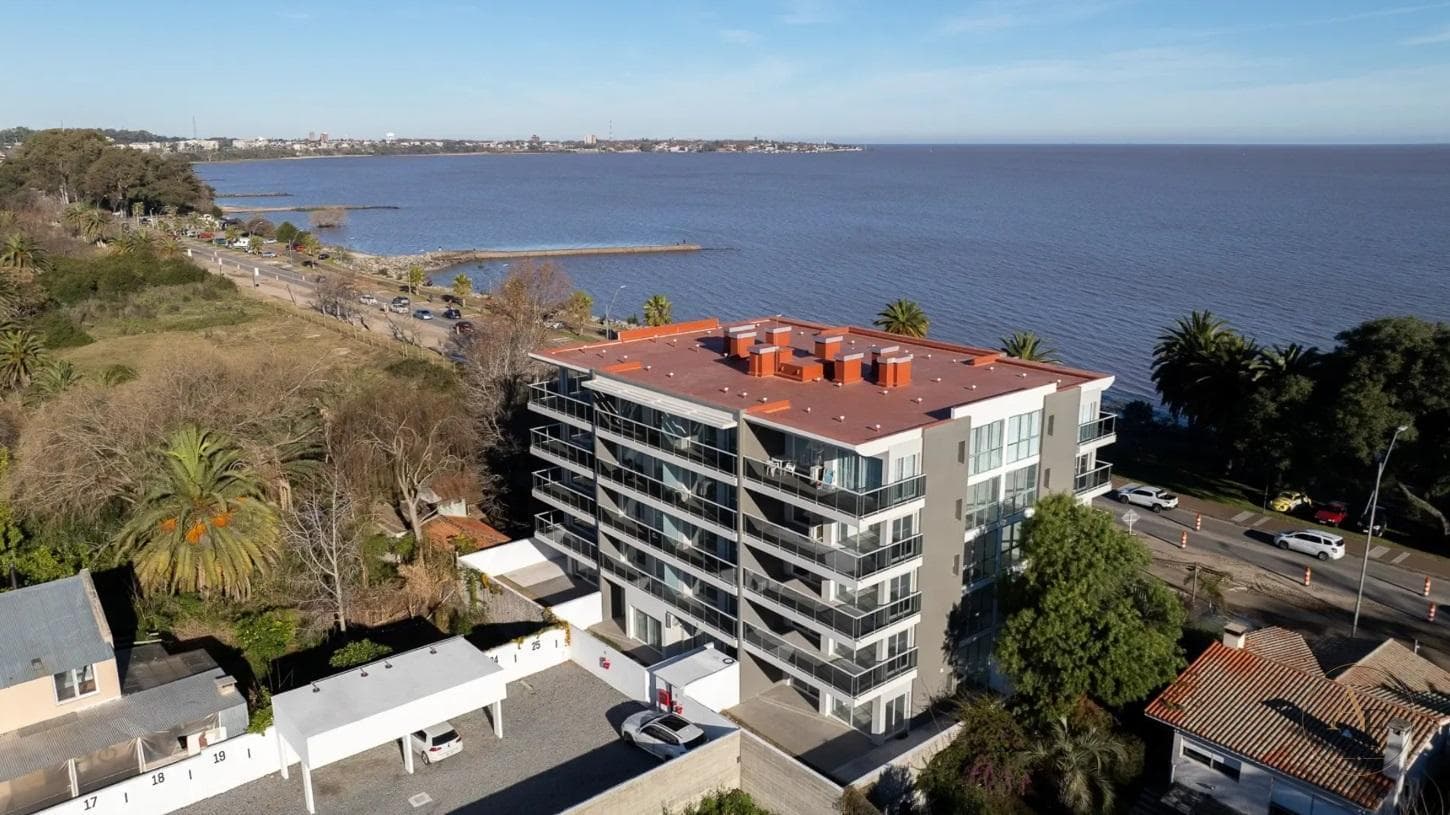 Ground-floor apartment with two parking spaces and a garden