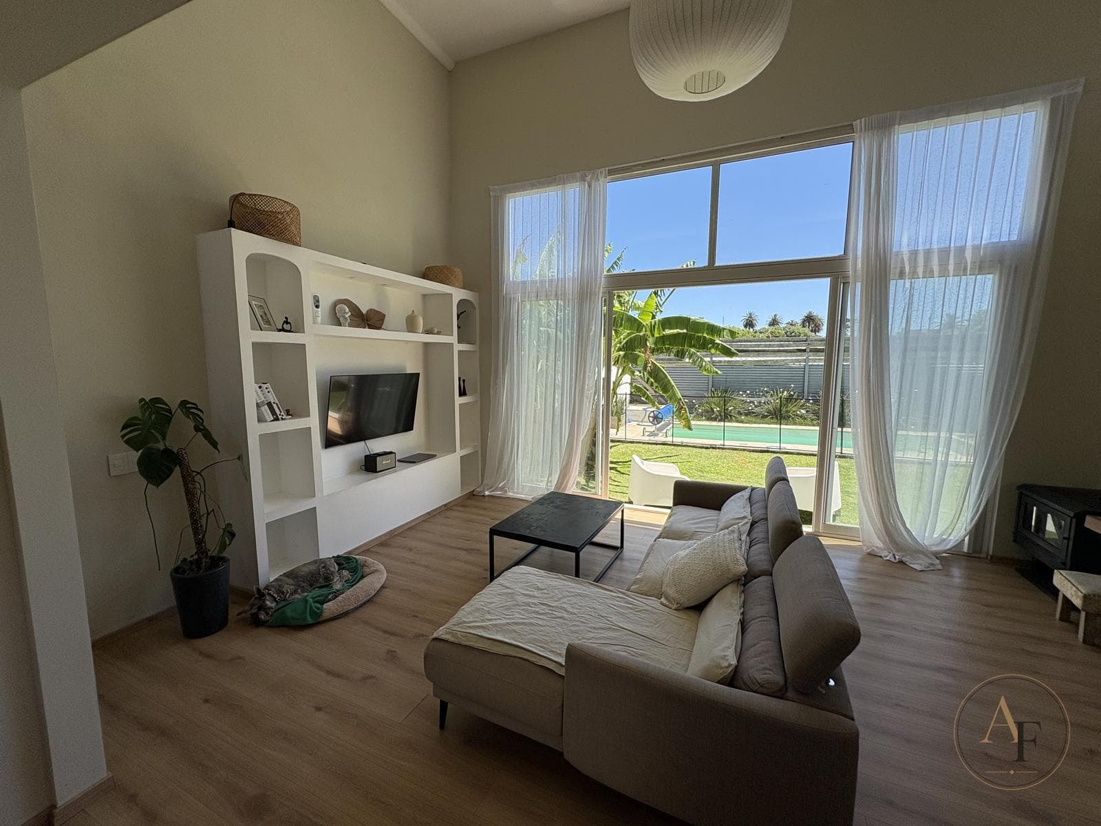 3/4-Bedroom House for Sale or Rent in Colonia with a Pool